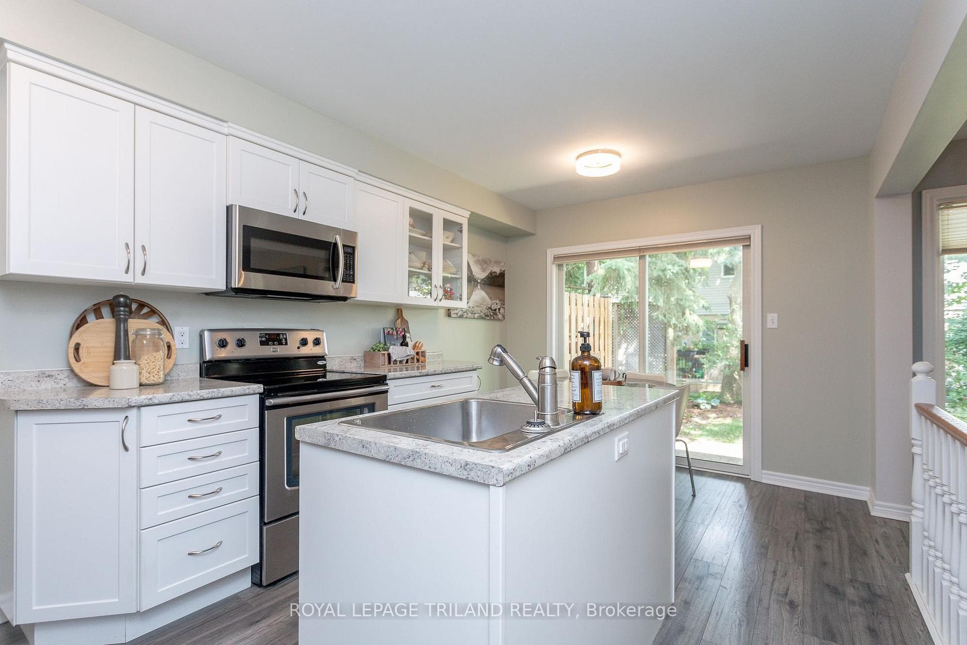 10 Rossmore Court Unit 10 photo 7