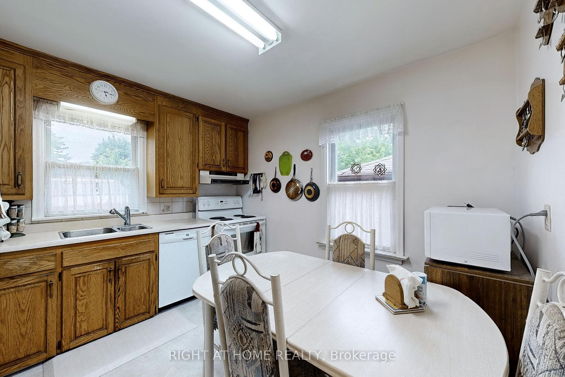 16 Yorkshire Road photo 13