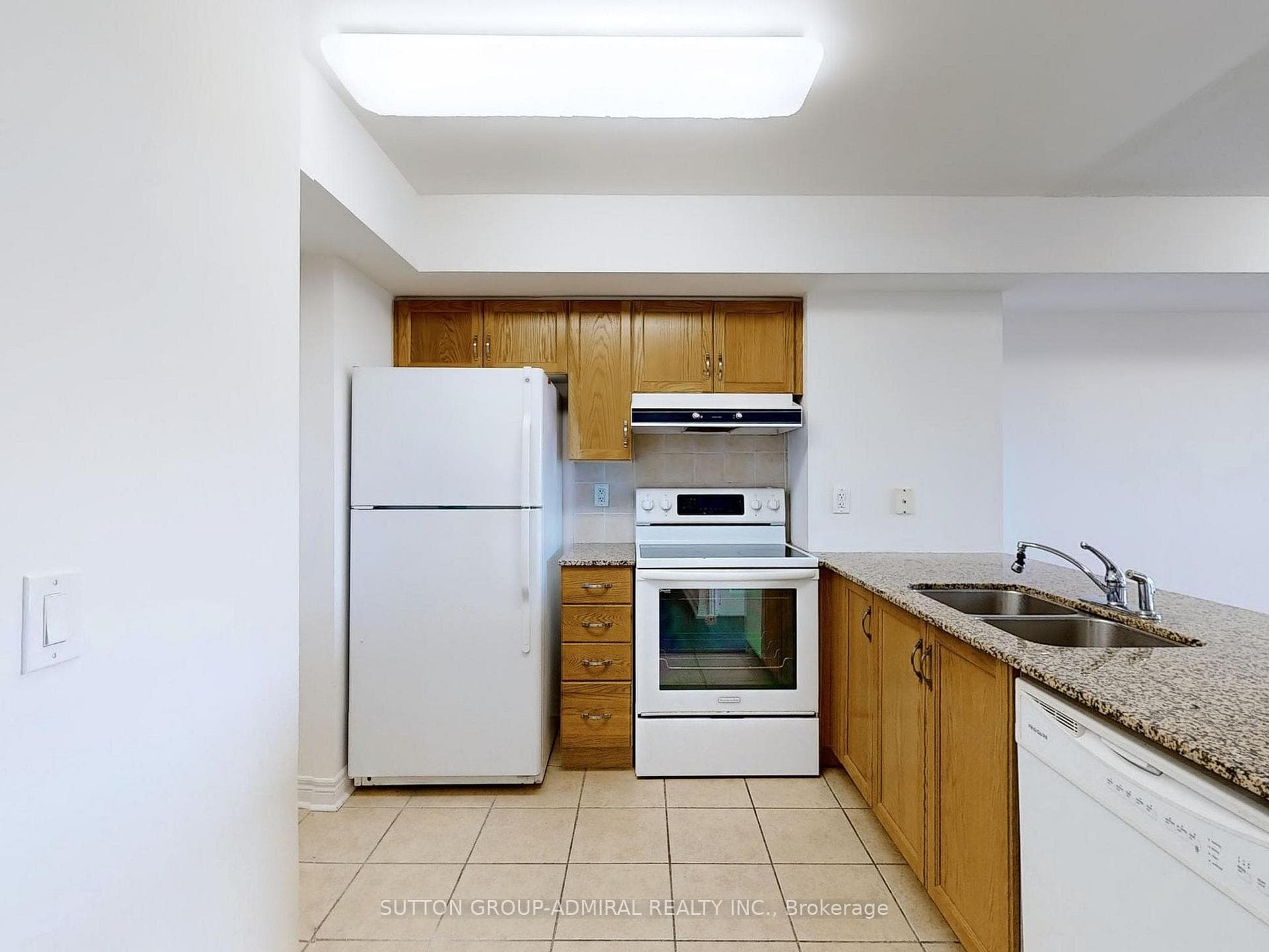 50 Disera Drive Unit 811 photo 9