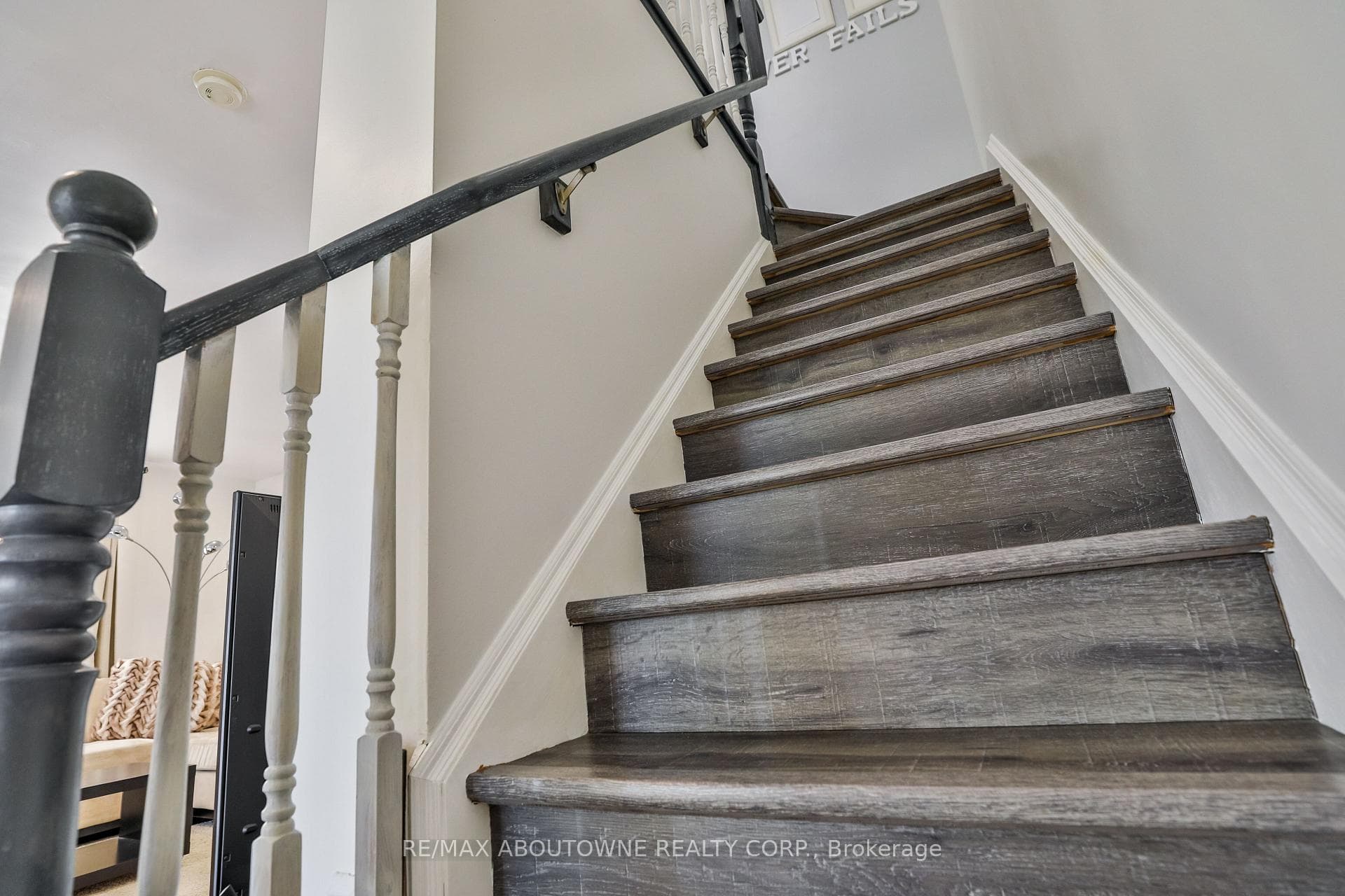 3167 Stornoway Circle photo 14