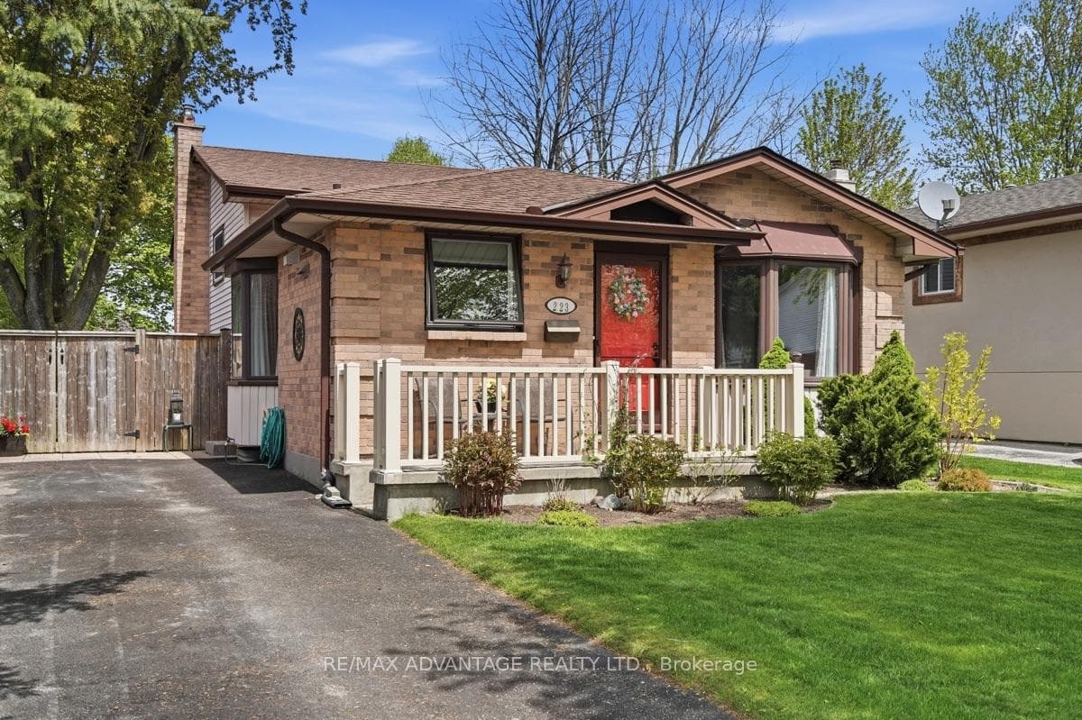 223 Ardsley Crescent photo 3