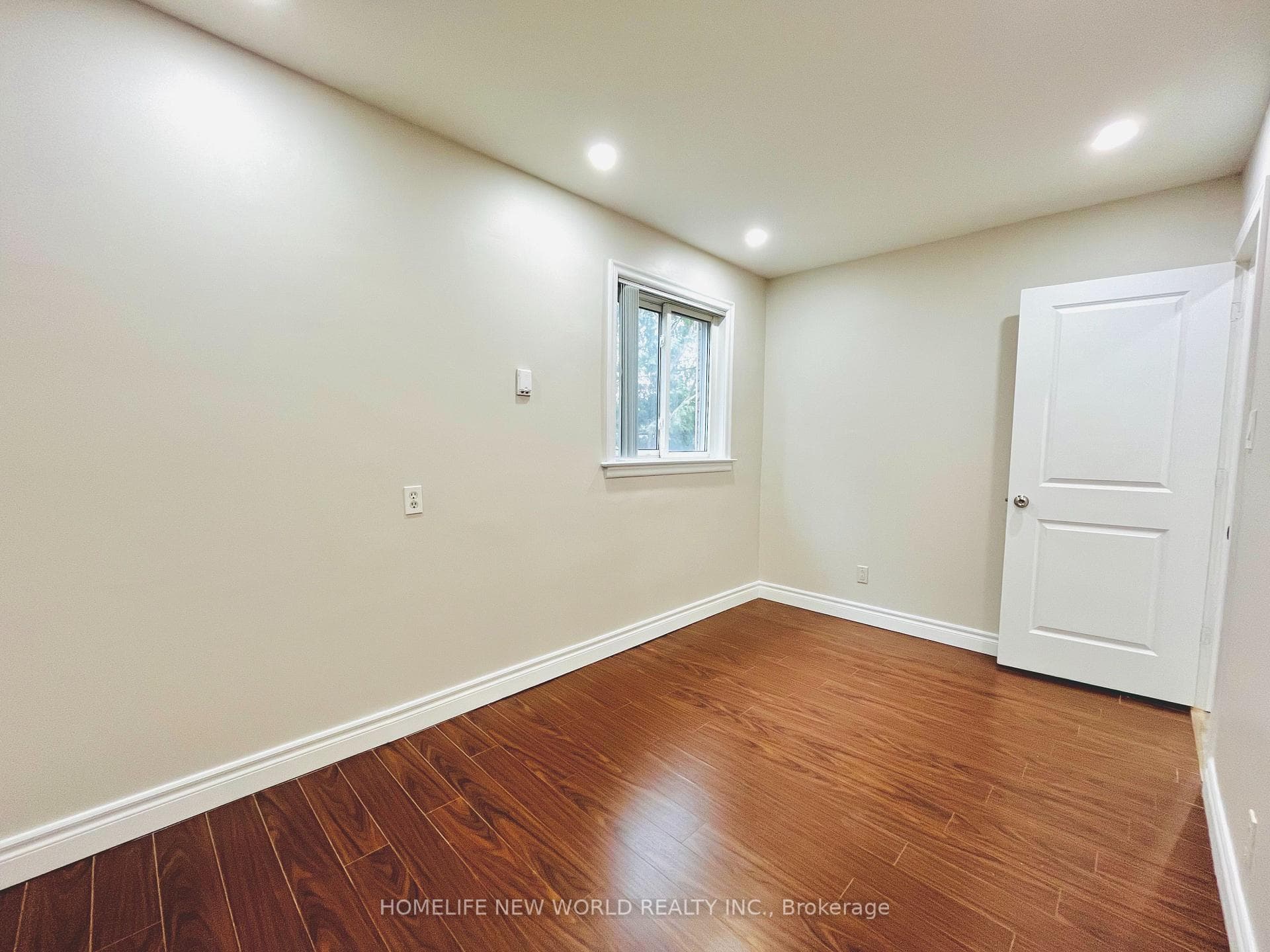 298 EMPRESS Avenue Unit GROUND photo 11