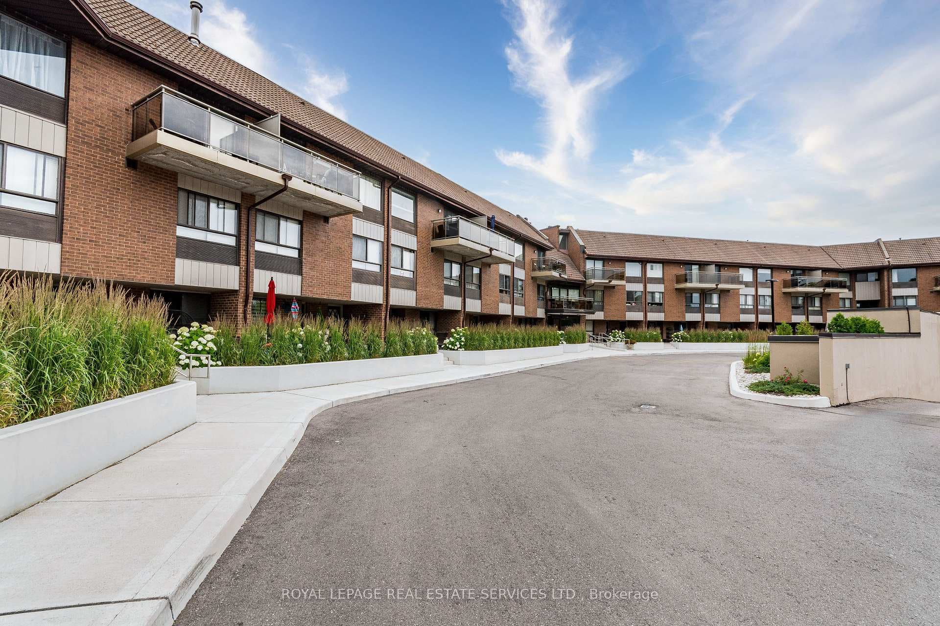 1000 Cedarglen Gate Unit 619 photo 2