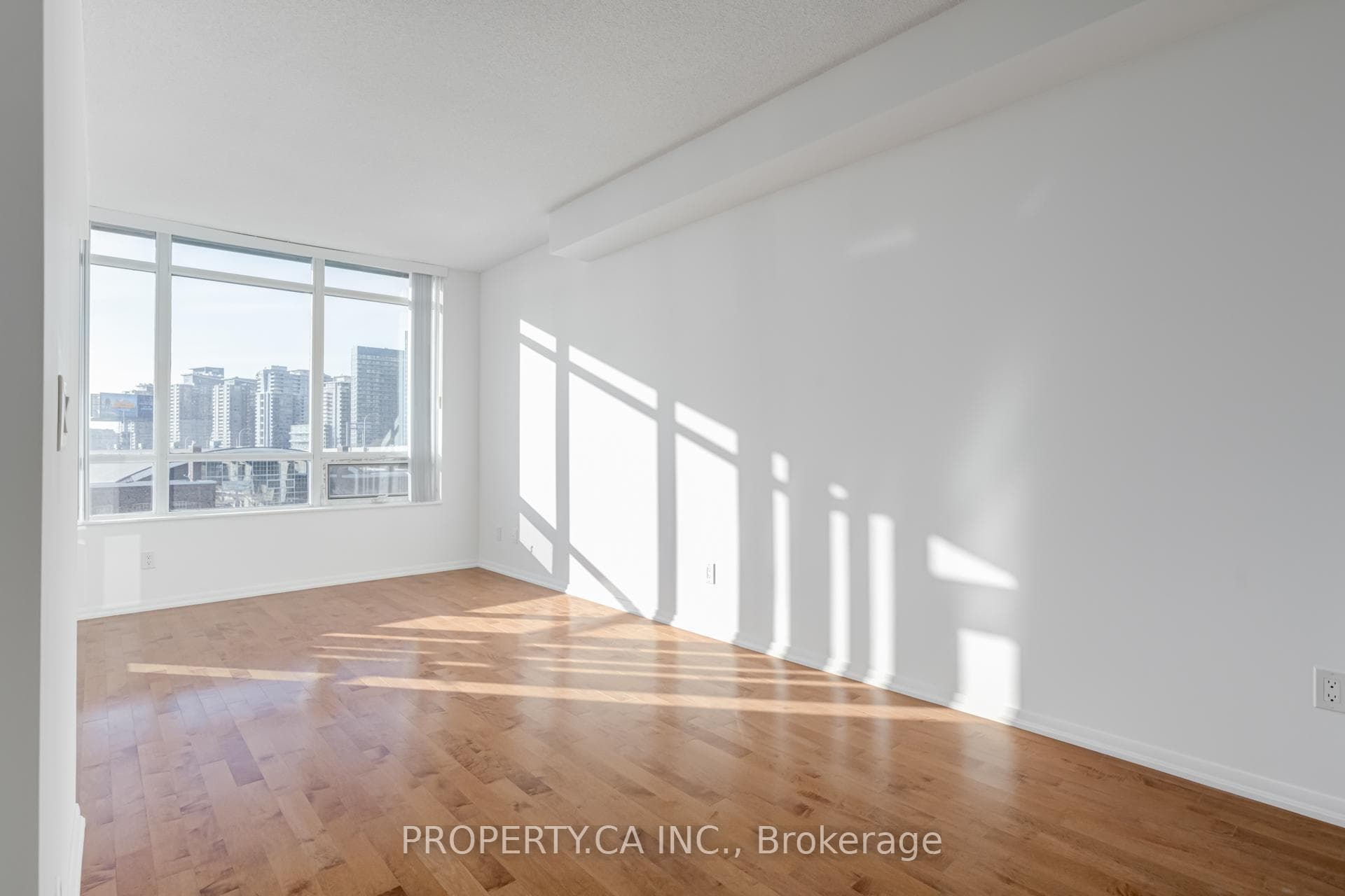 231 Fort York Boulevard Unit 713 photo 17