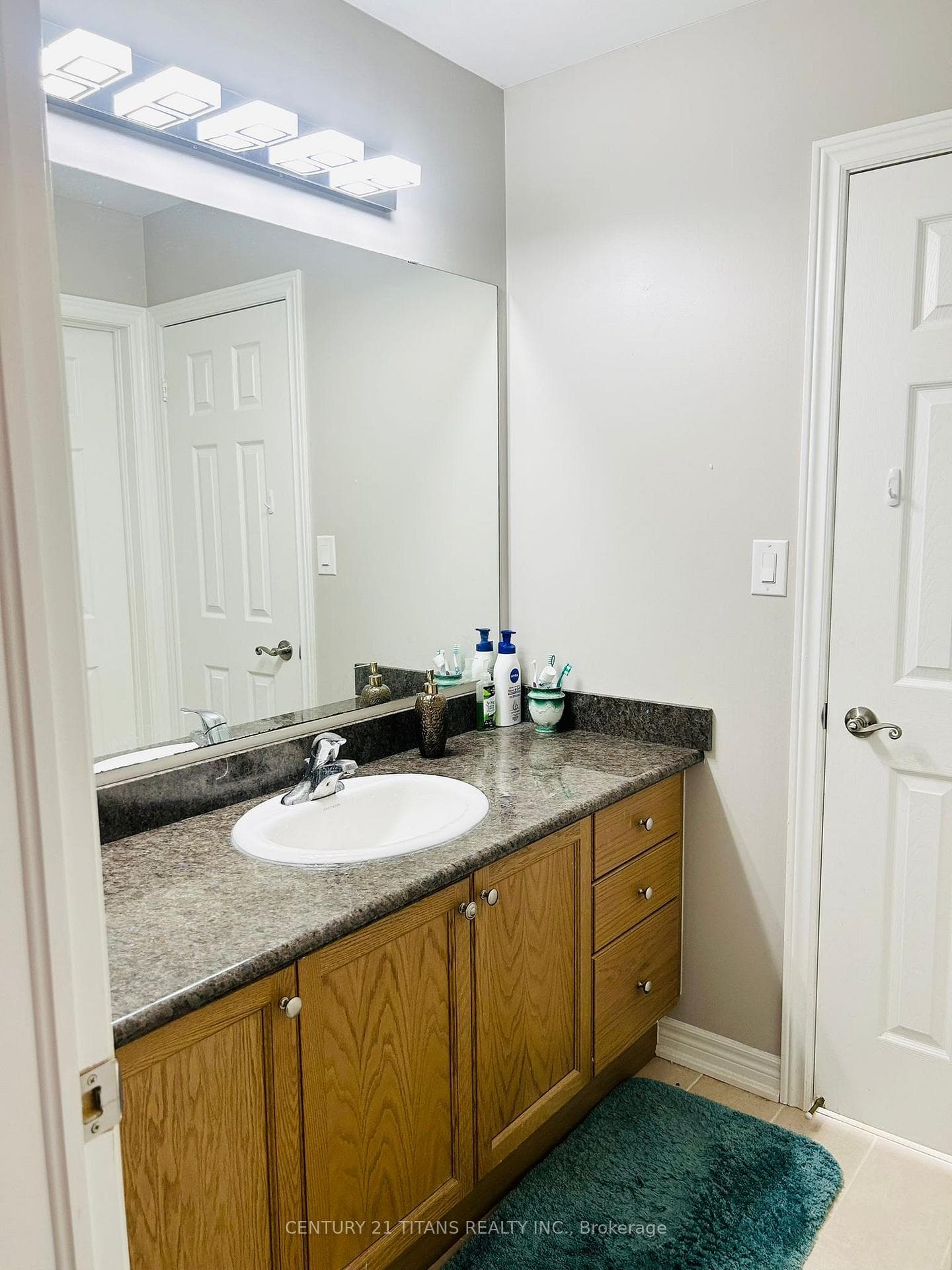 3284 Larry Crescent photo 22