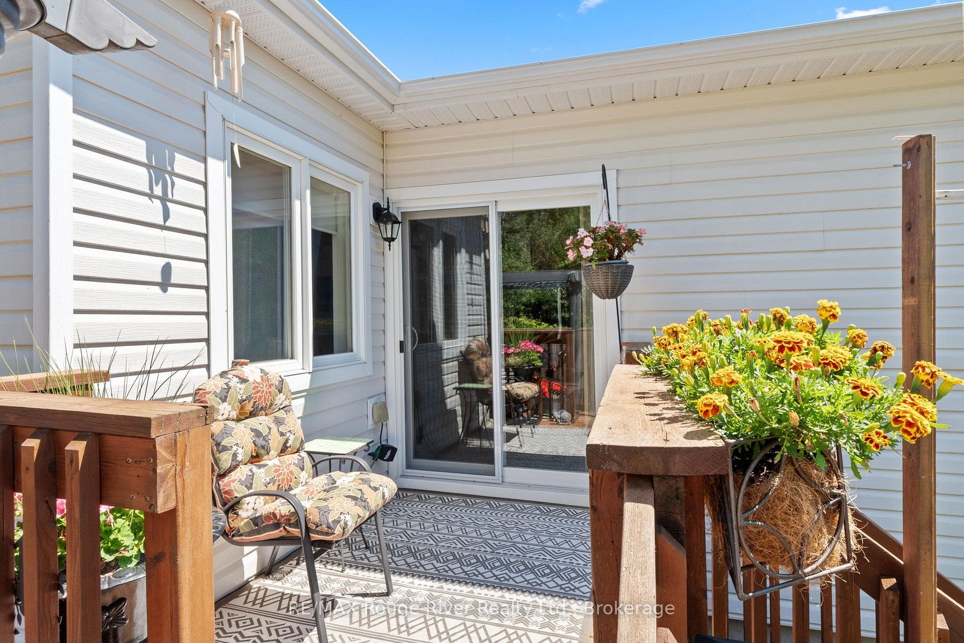 881 Kerr Street photo 34
