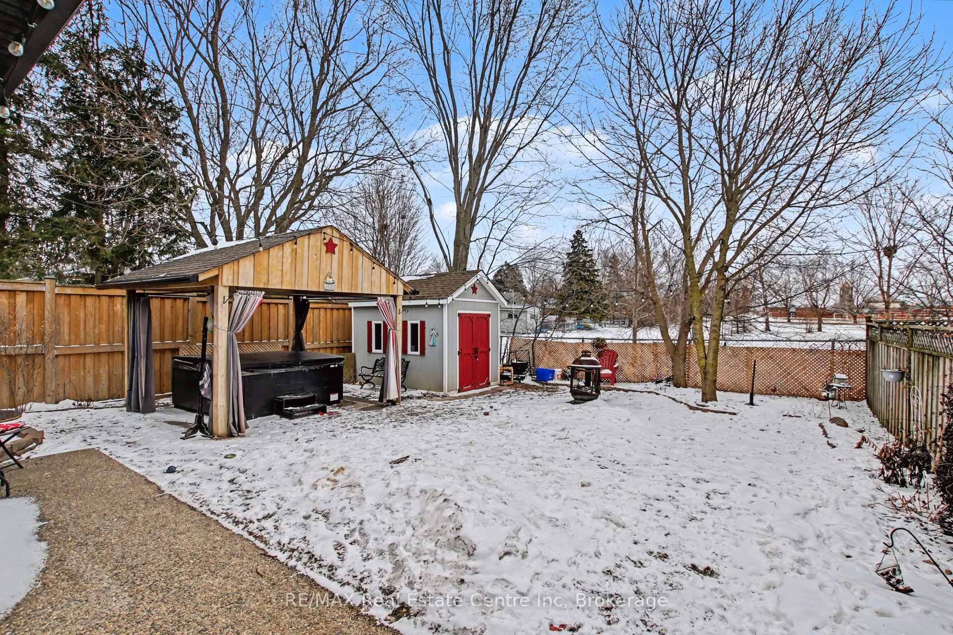 771 Victoria Terrace photo 36