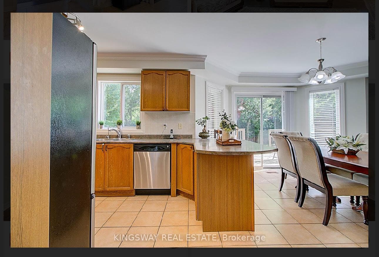 16 Annie Crescent photo 8