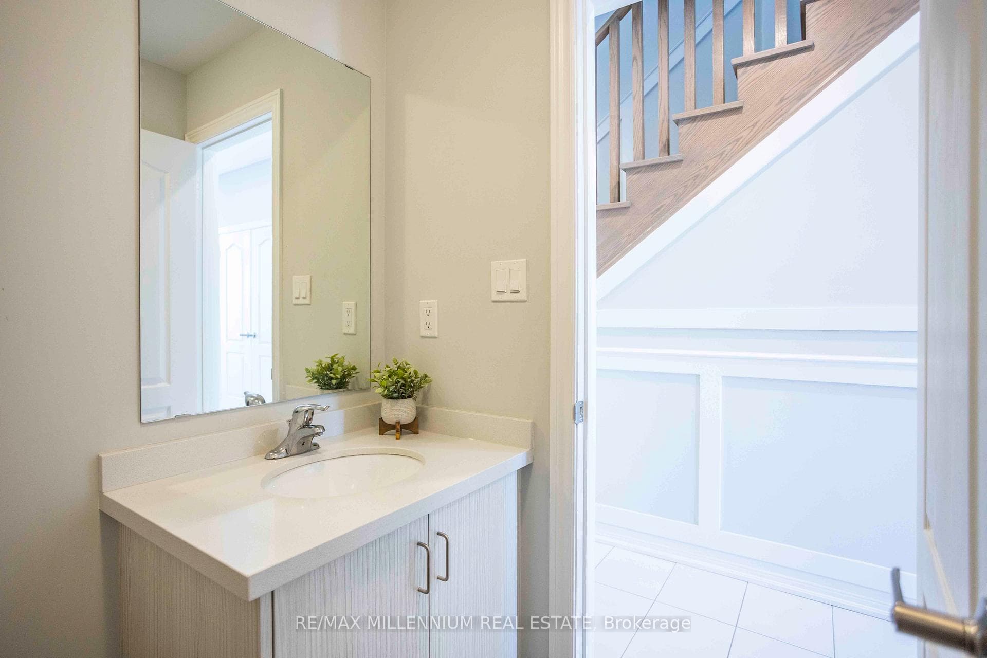 11811 Tenth Line photo 27