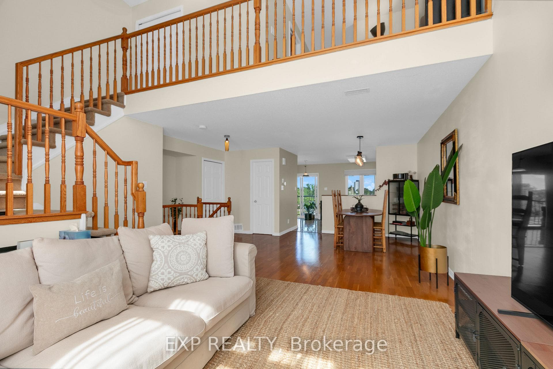 555 REARDON Private photo 15