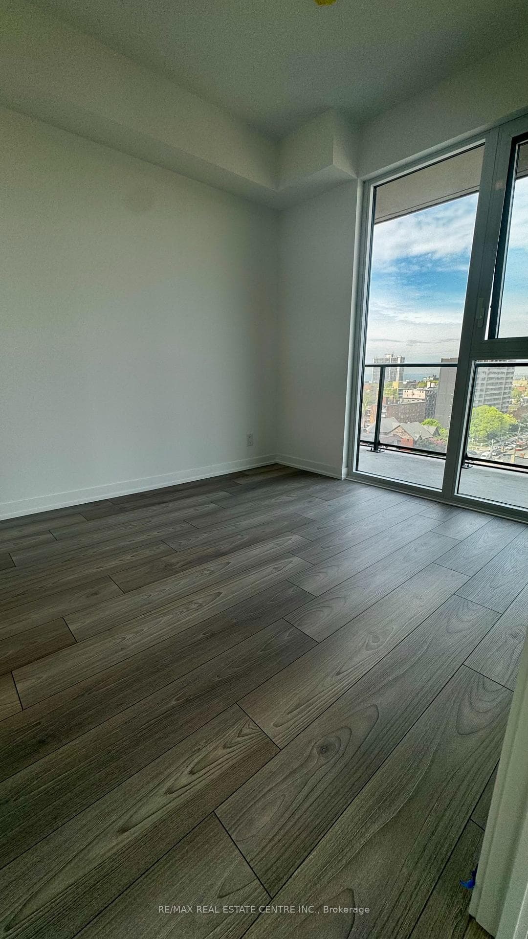 285 Dufferin Street Unit 924 photo 17
