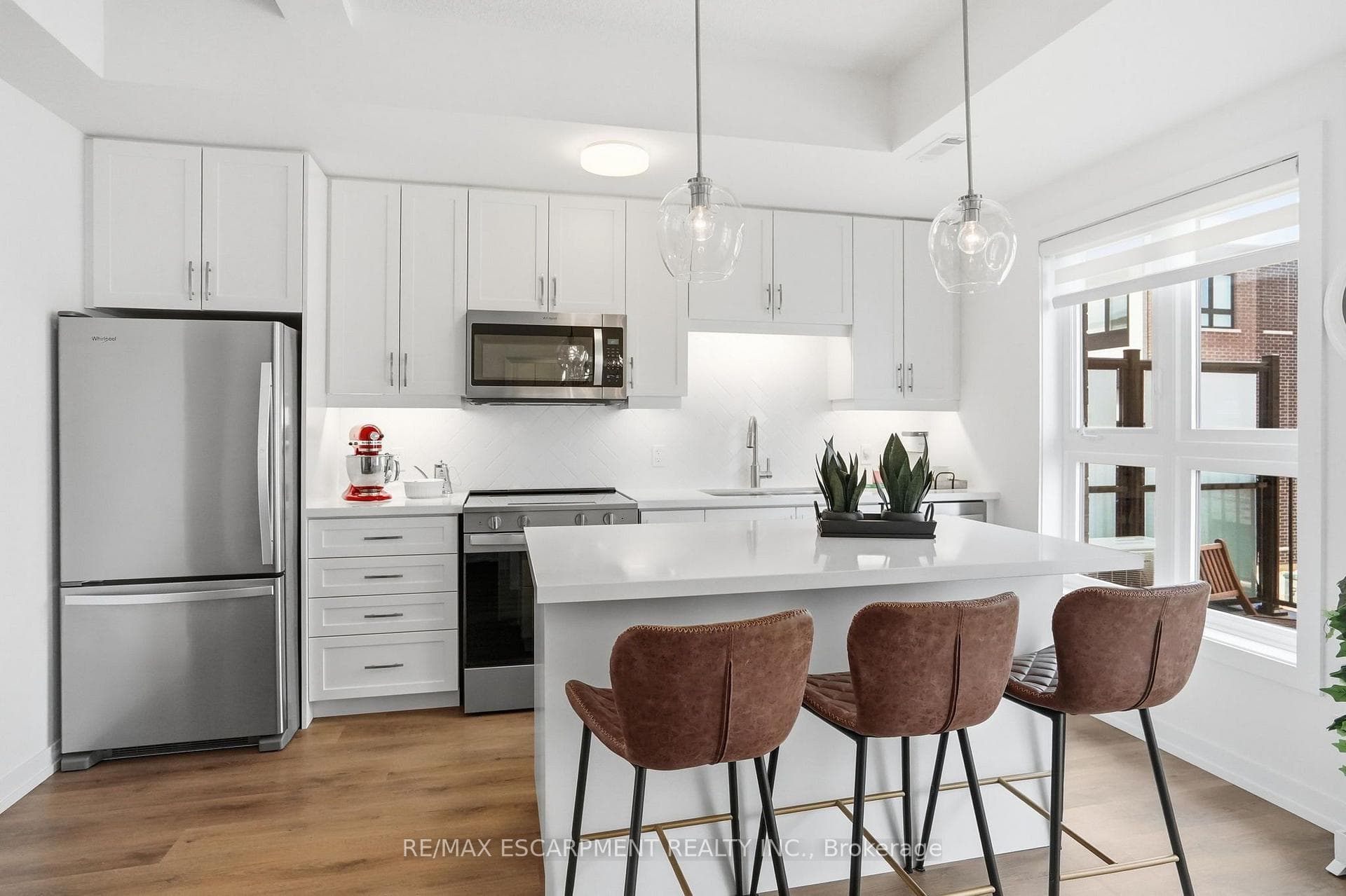 245 Burke Street photo 8