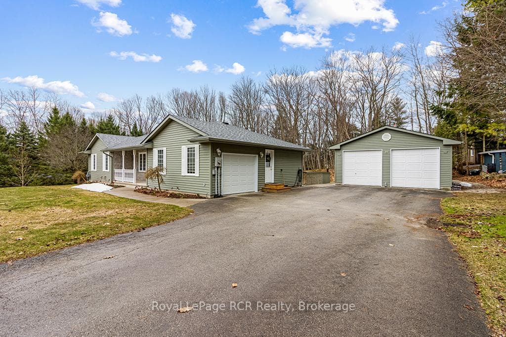 107 MAPLE RIDGE Crescent photo 4