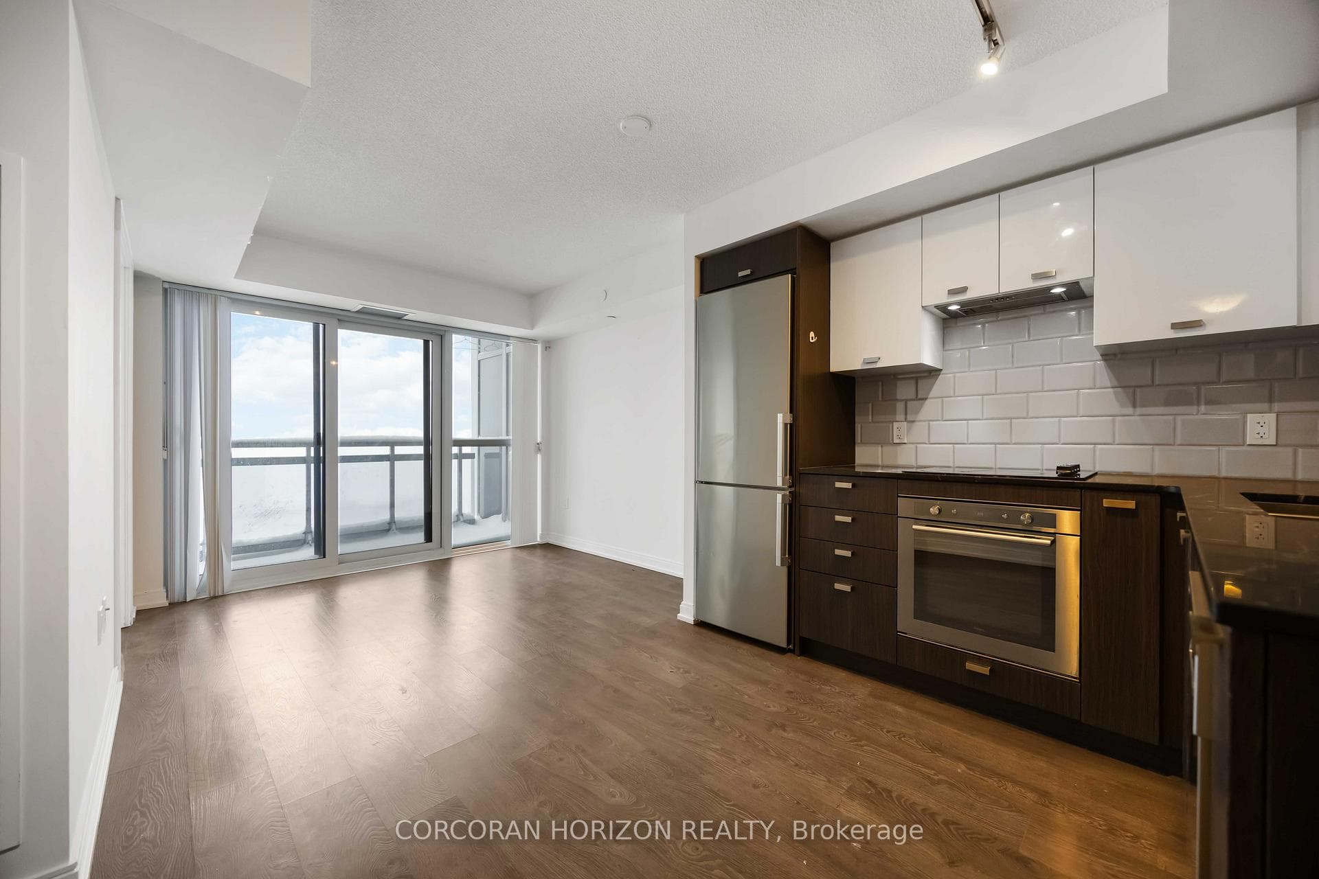 275 Village Green Square Unit 1625 photo 9