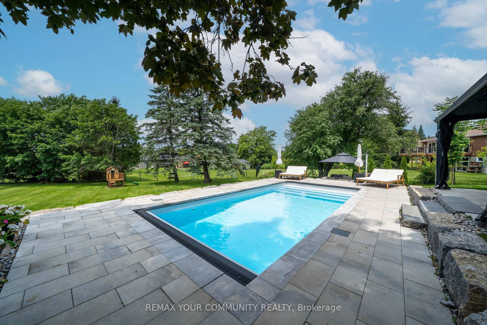 72 Cook Drive photo 2