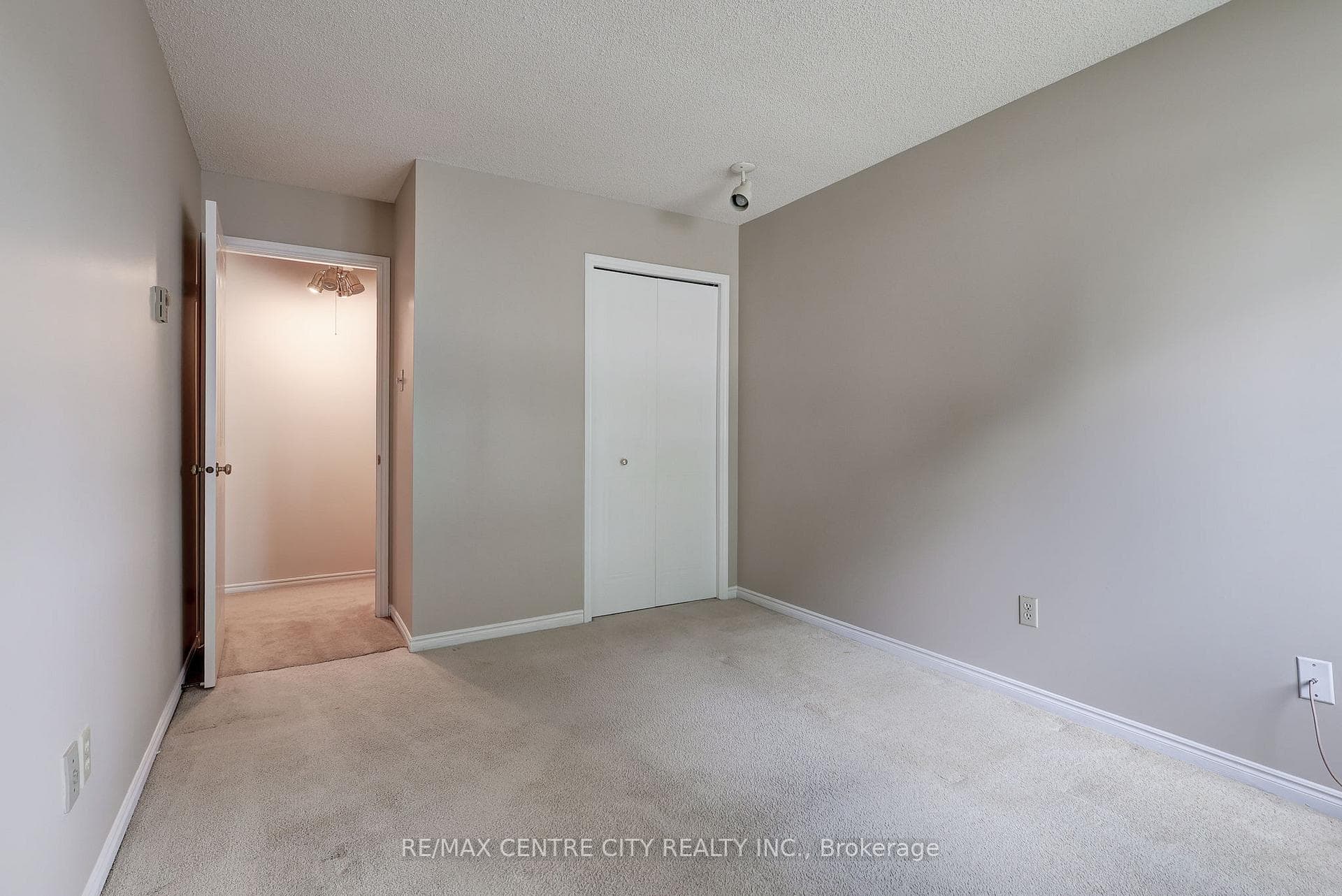 440 Wellington Street Unit 118 photo 18