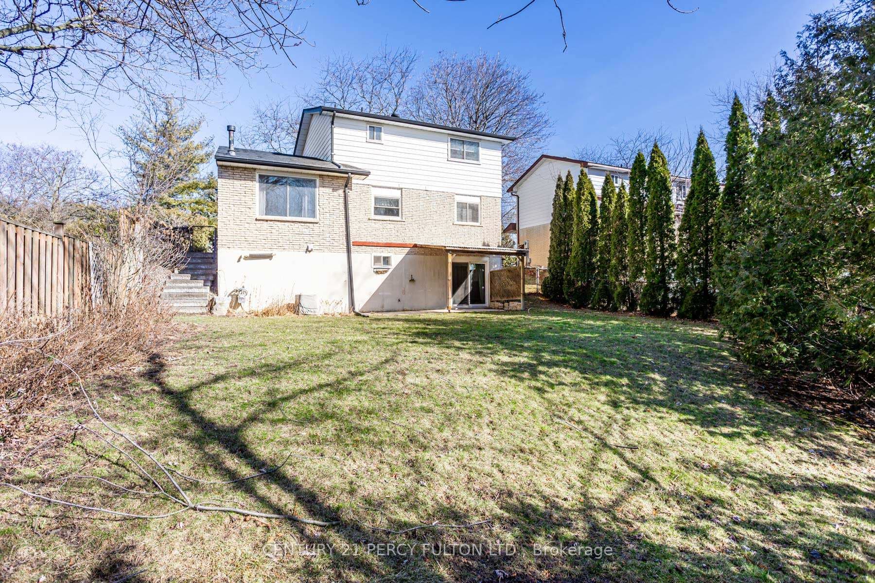 379 Calderstone Crescent photo 37