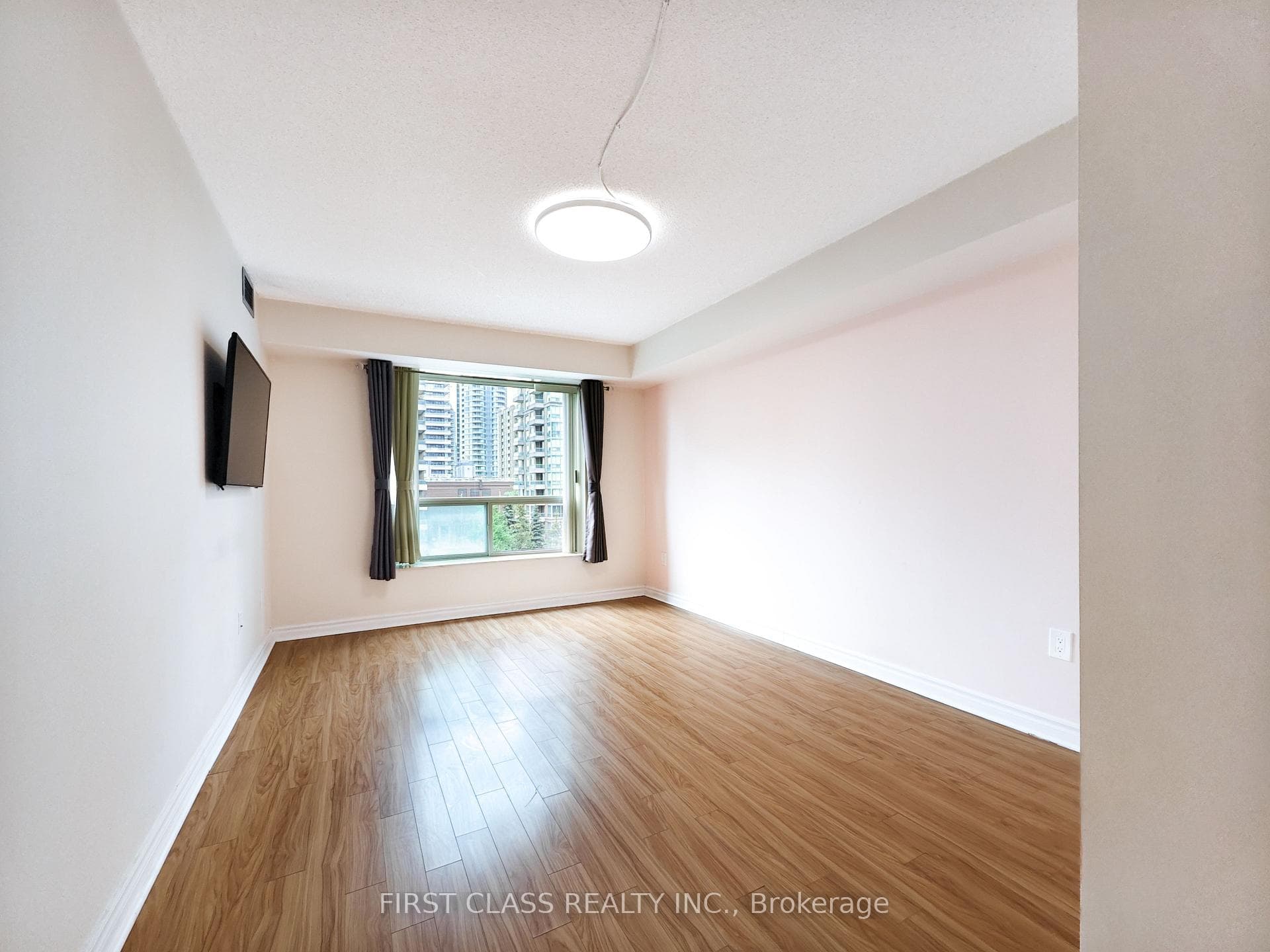 8 Pemberton Avenue Unit 606 photo 12