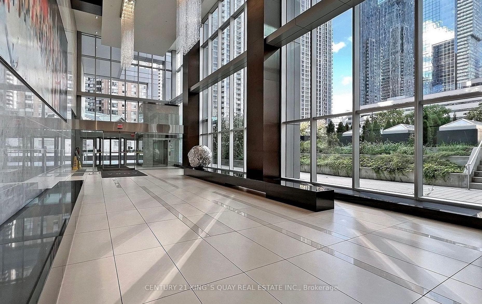 386 Yonge Street Unit 5610 photo 4