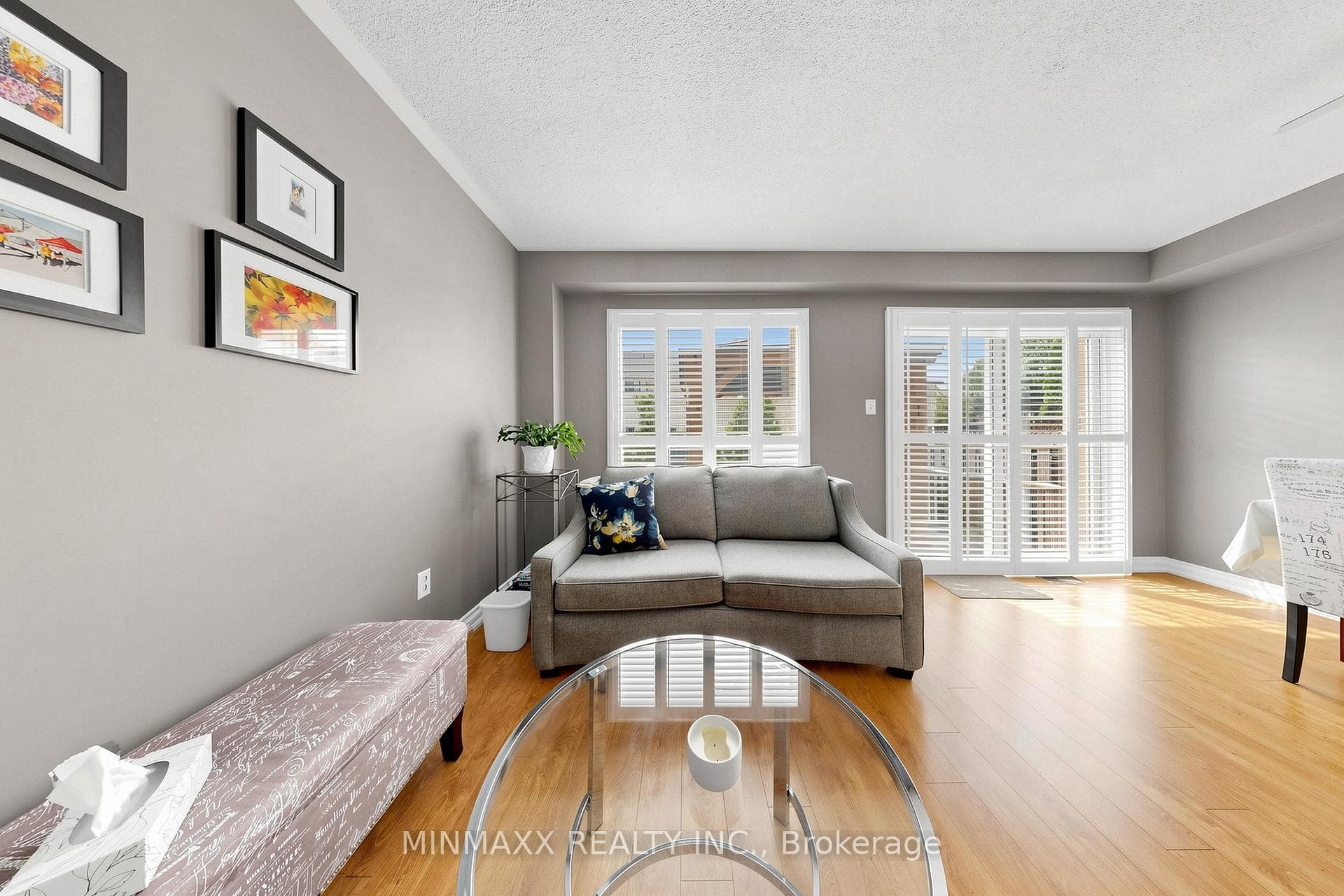 1164 CHAPMAN Crescent photo 5