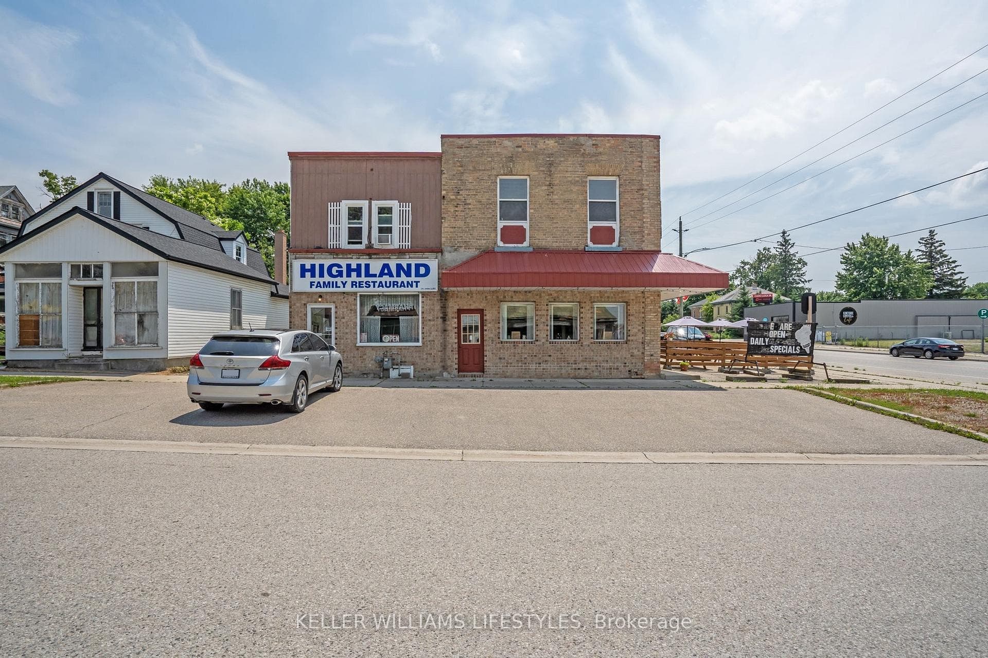103 Commissioner Street photo 1