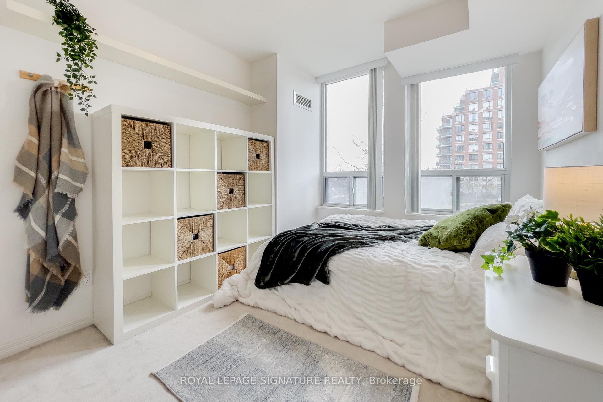 350 Red Maple Road Unit 206 photo 28