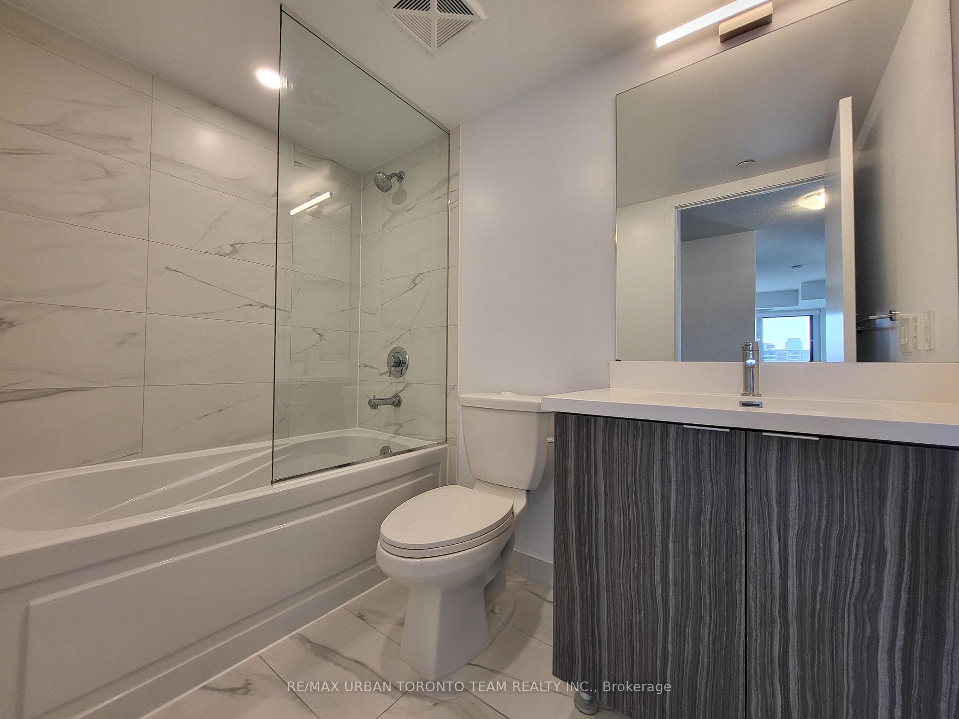 219 Dundas Street Unit 1212 photo 10
