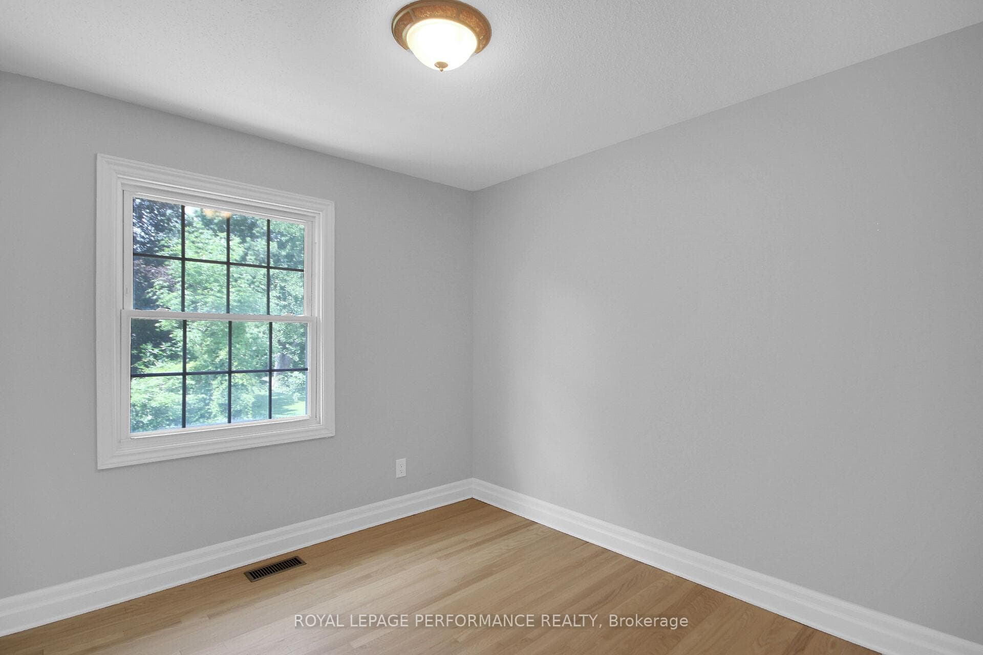 82 Queensline Drive photo 9