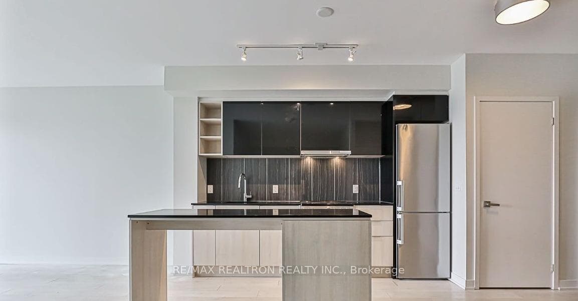 31 Tippett Road Unit 636 photo 10