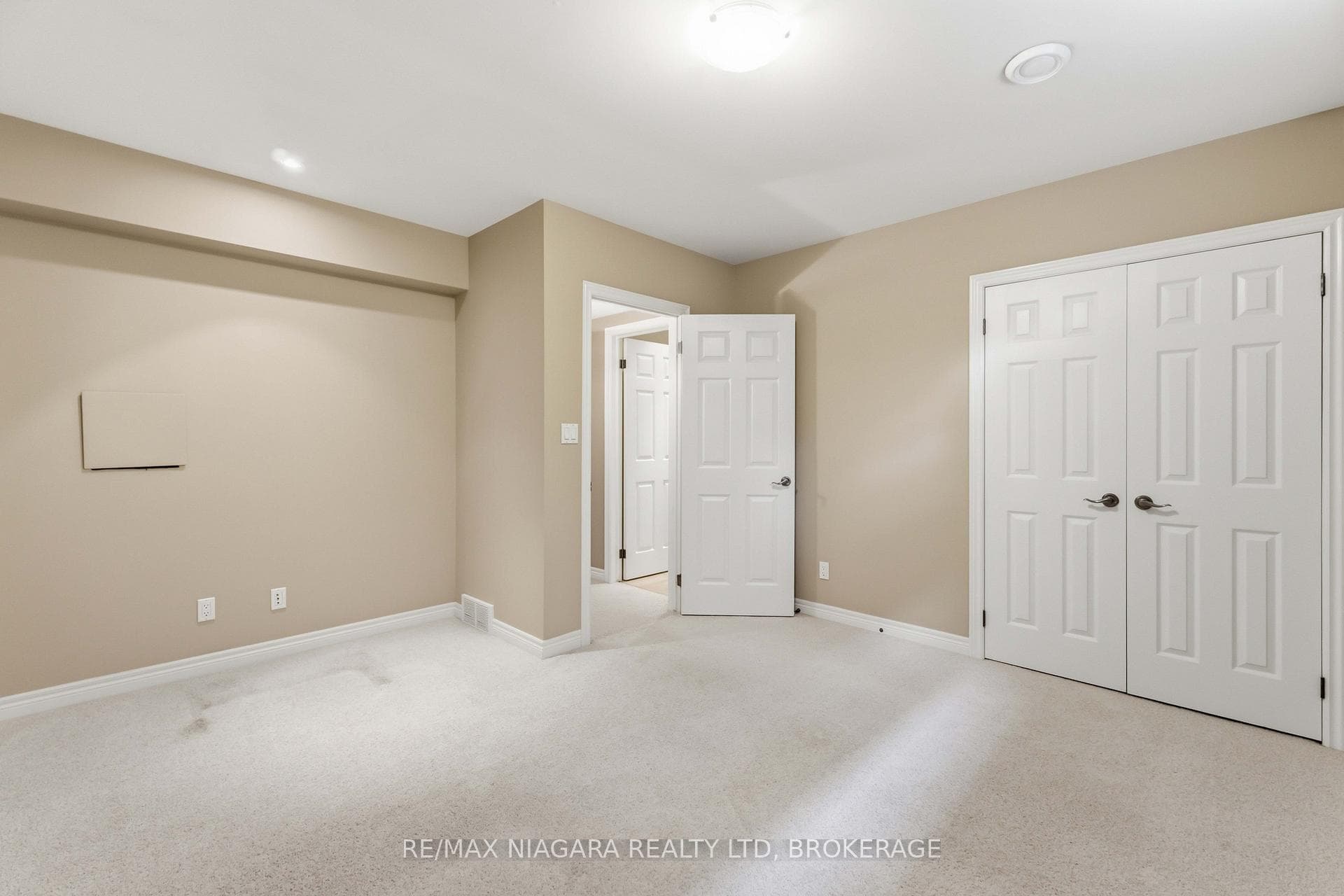 Downstairs bedroom #2