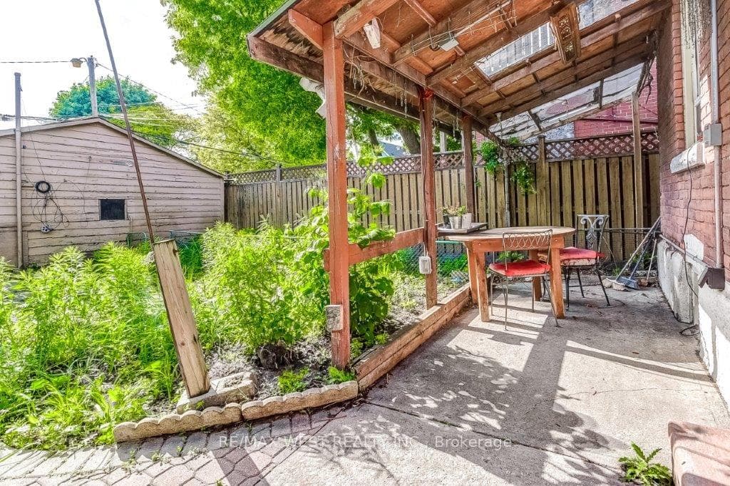 726 Indian Road photo 24