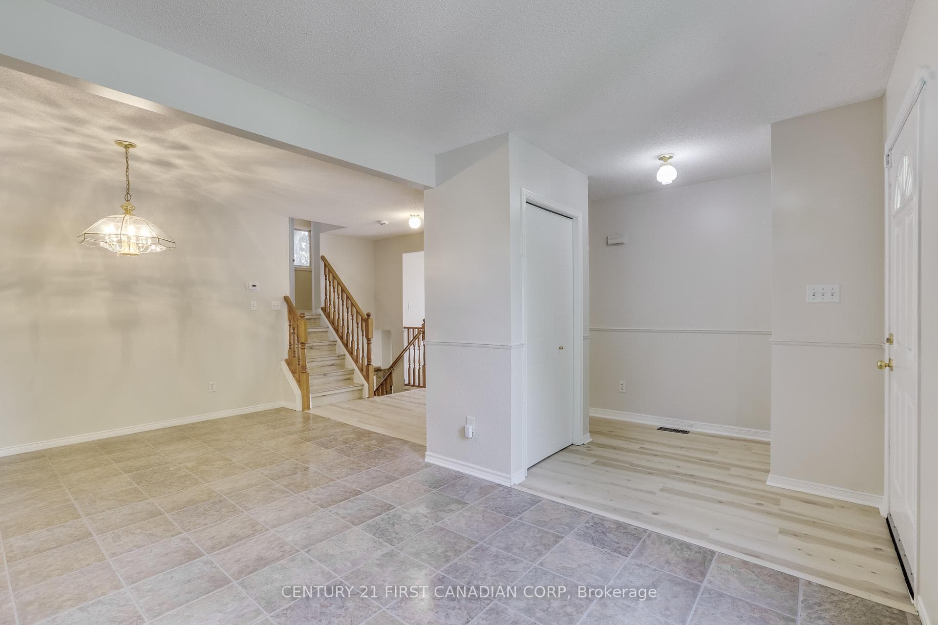604 Talltree Crescent photo 5