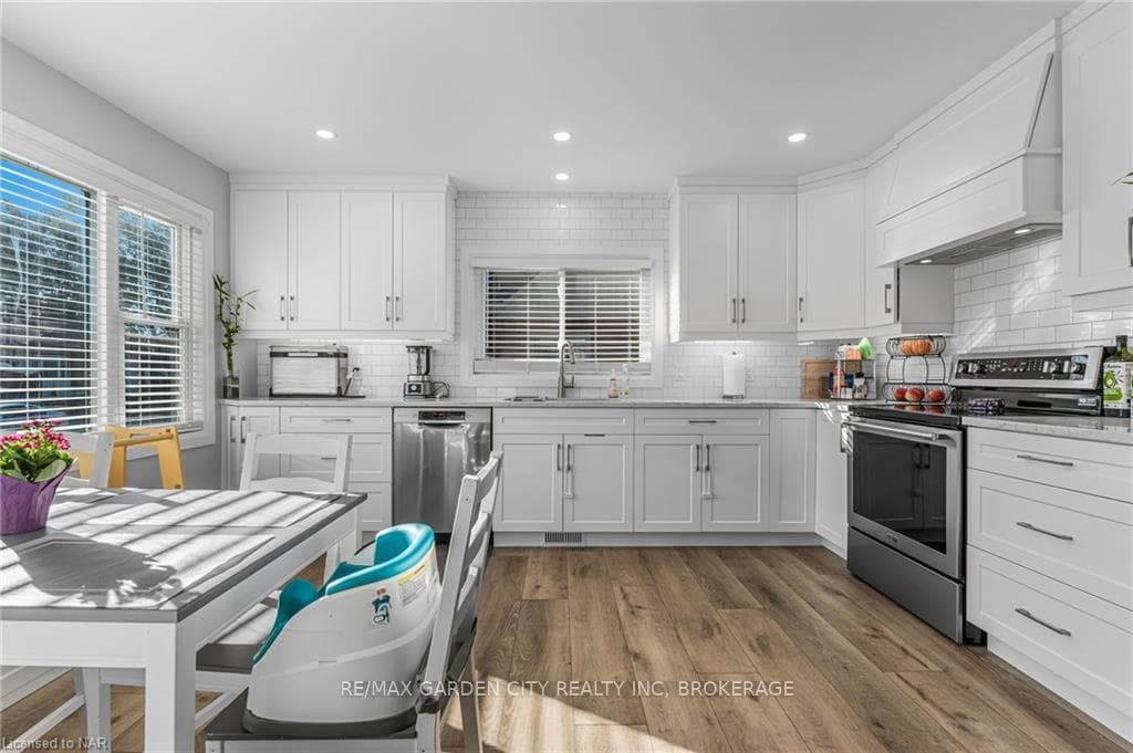 548 Wright Street photo 4