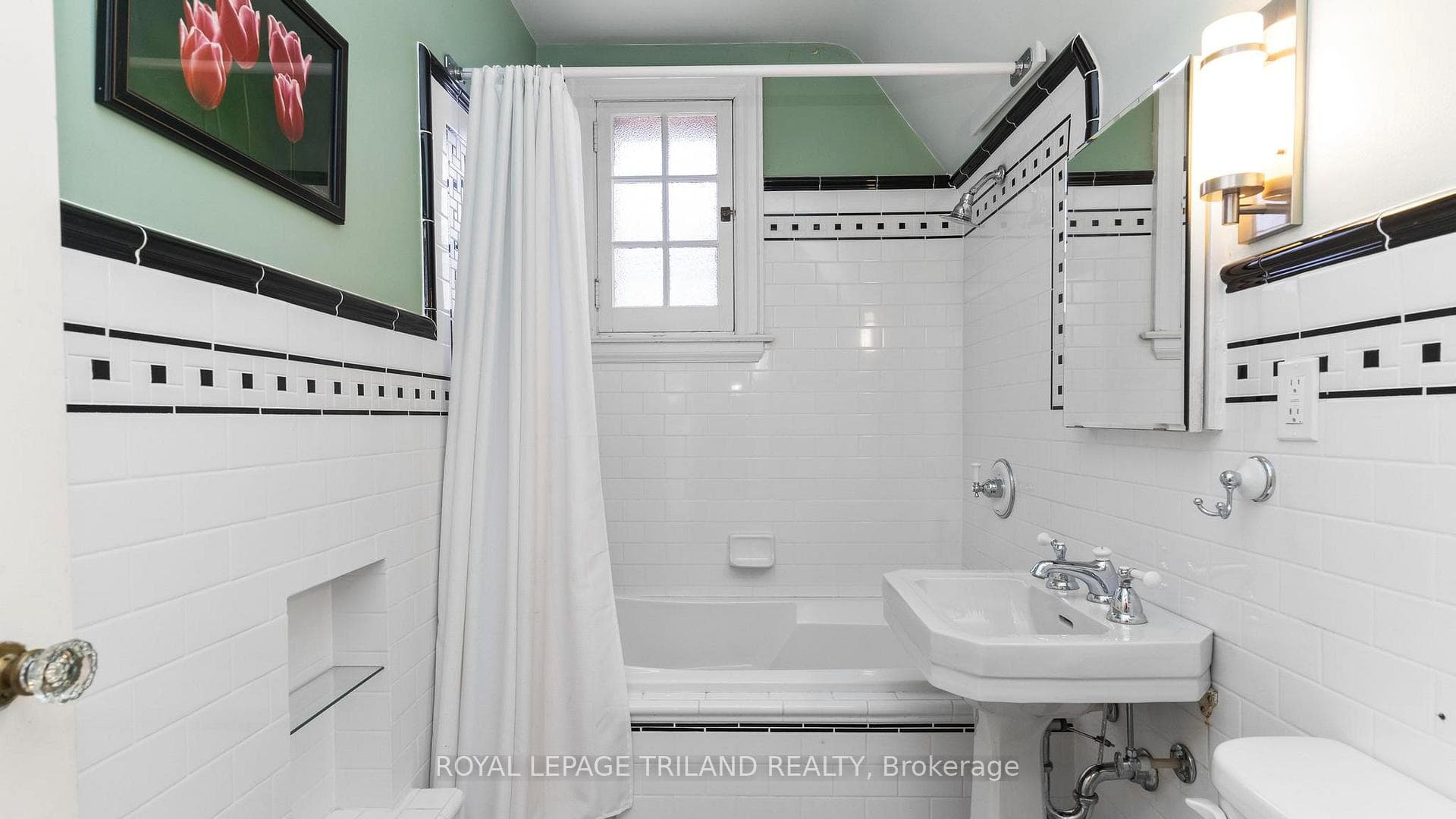 1096 RICHMOND Street photo 20