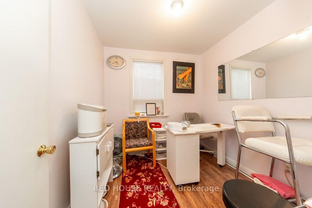 658 Vaughan Road photo 34