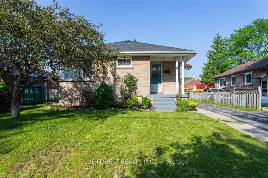 4 THORNE Avenue photo 3