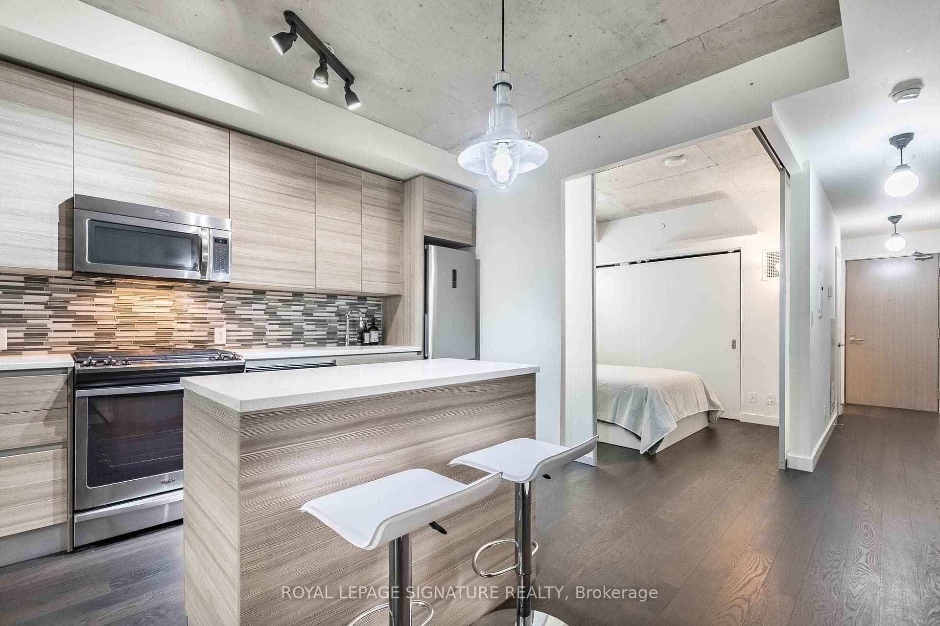 111 Bathurst Street Unit 318 photo 10