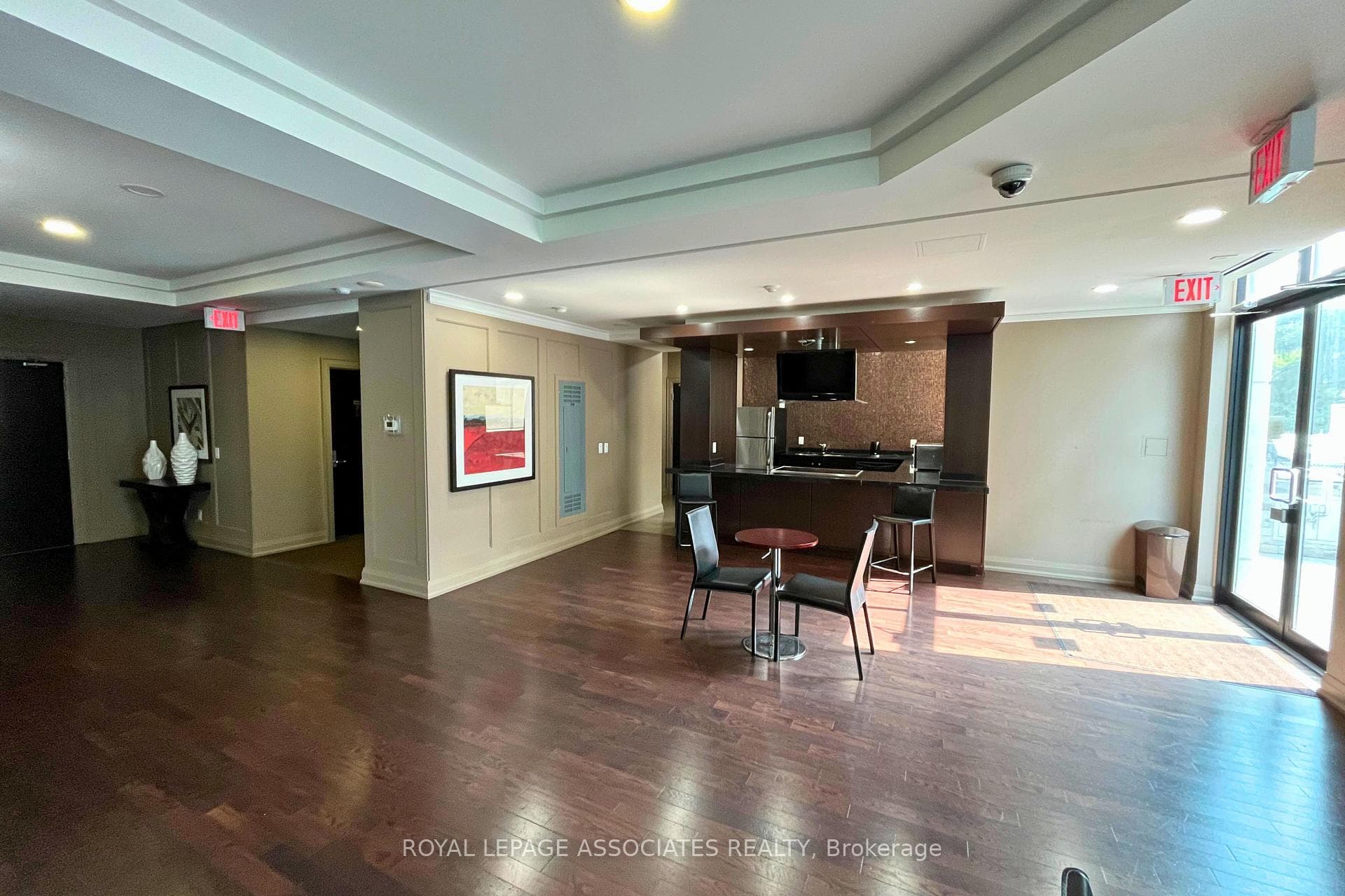 111 Upper Duke Crescent Unit 101 photo 22