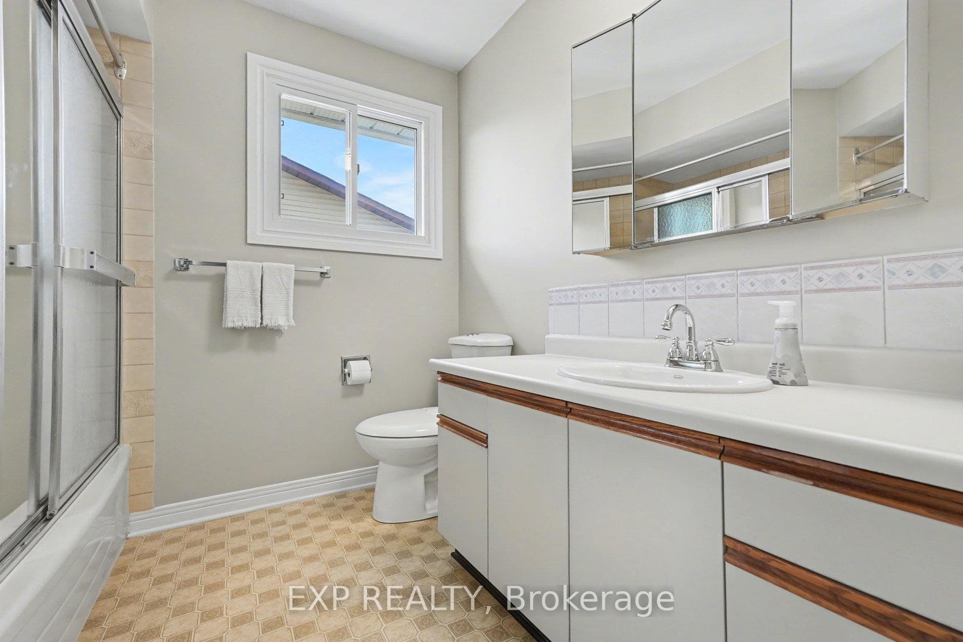 865 Acadian Gardens photo 31