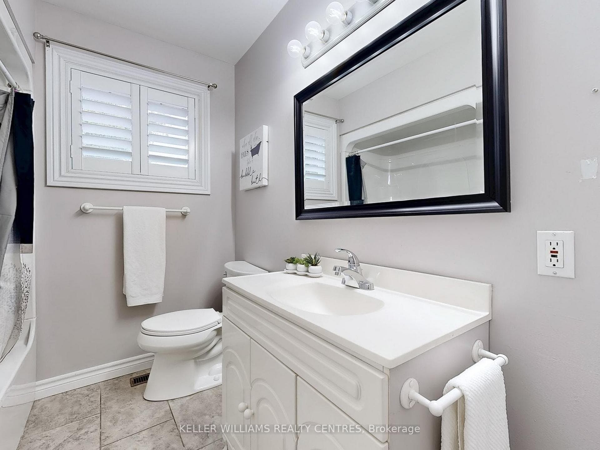 814 Arnold Crescent photo 14