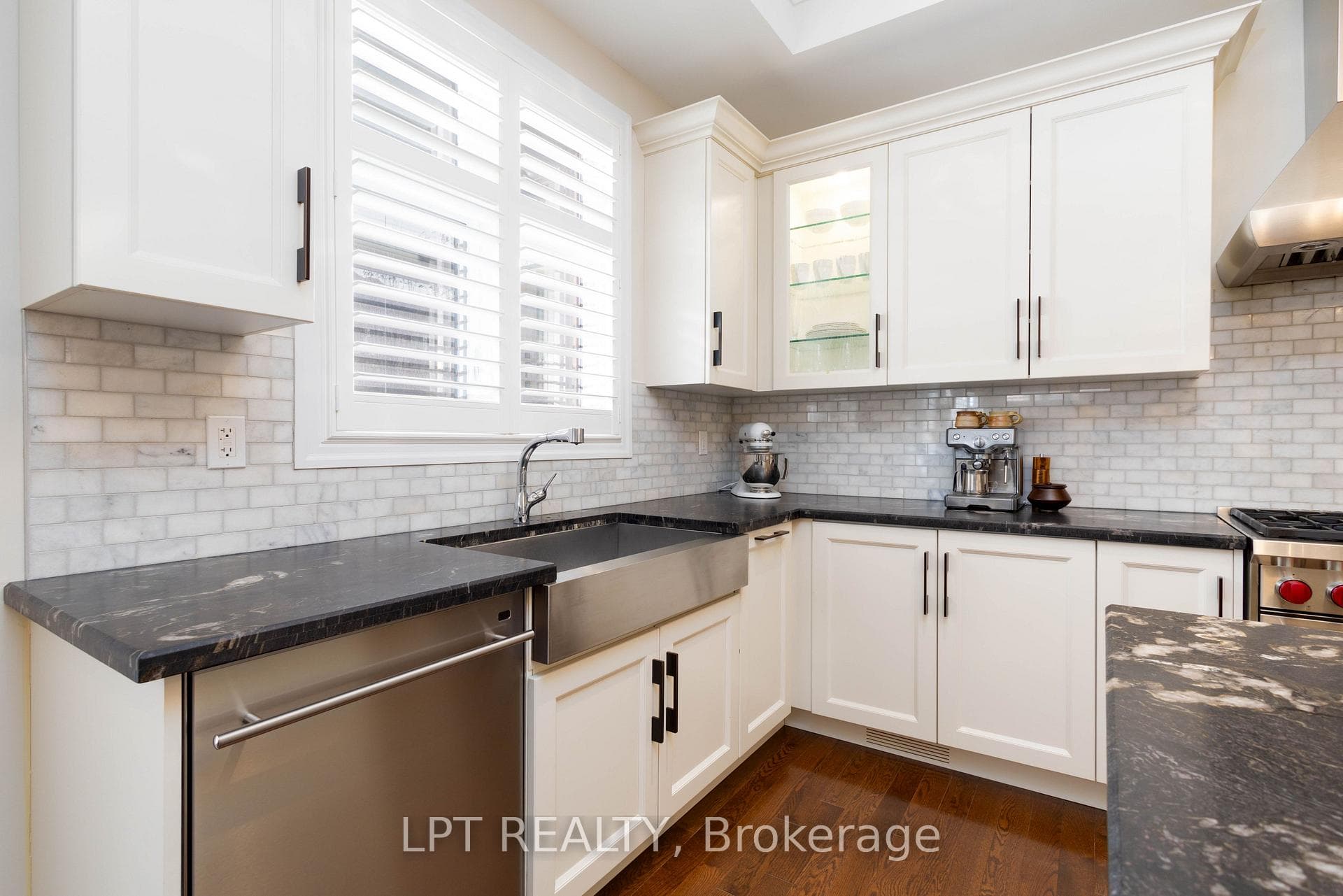 113 Burns Boulevard photo 12