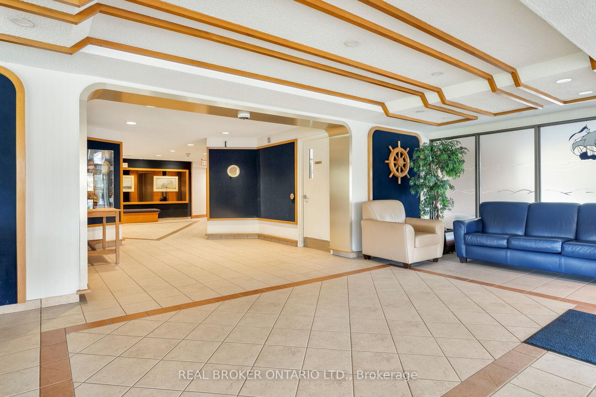 5250 Lakeshore Road Unit 607 photo 4