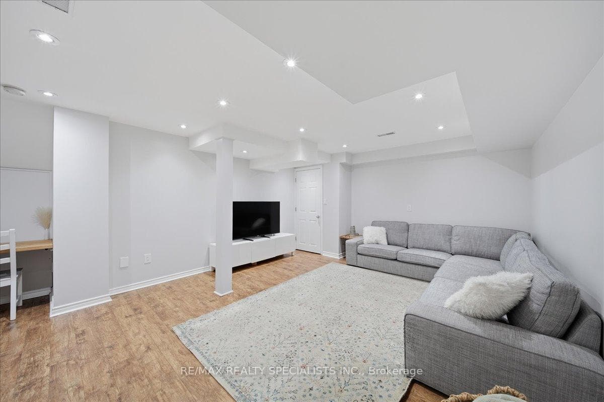 68 West Park Avenue photo 33