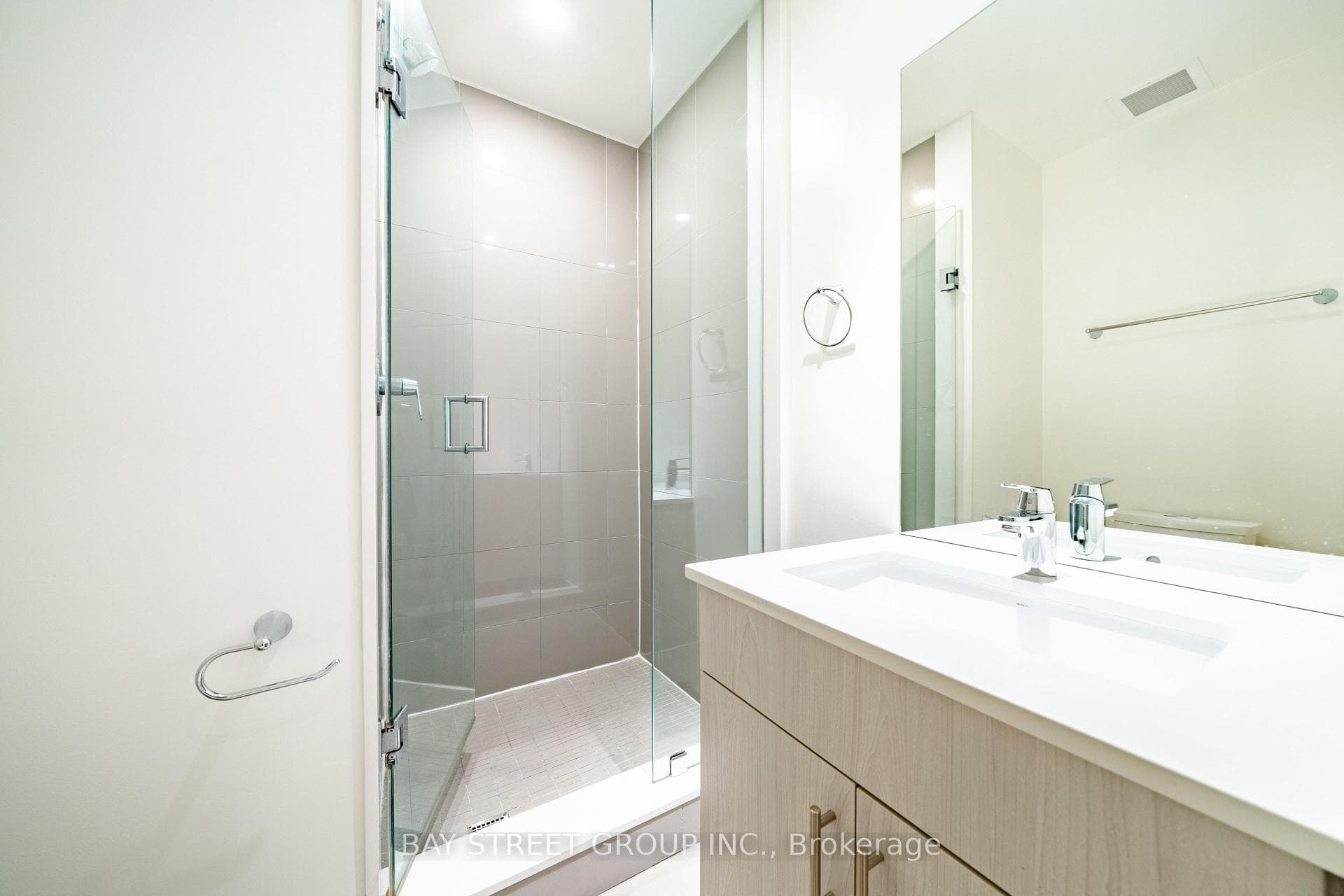 365 Beech Avenue Unit 208 photo 23