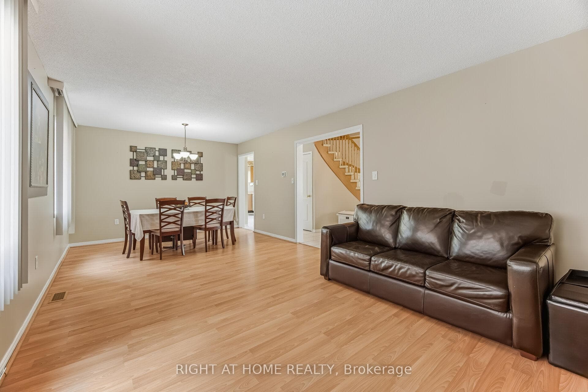 5956 Dalebrook Crescent photo 11