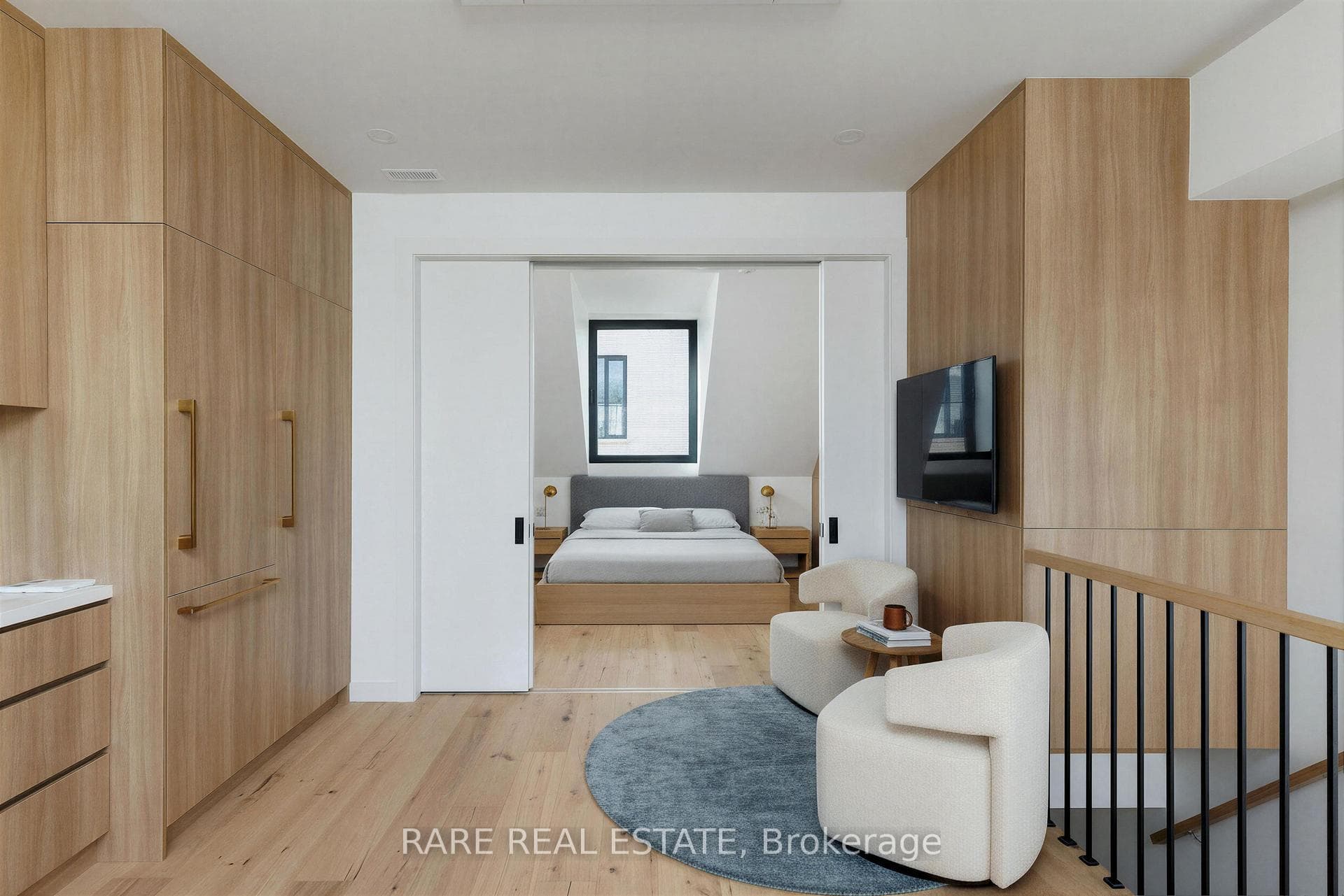 451 Montrose Avenue Unit laneway photo 6