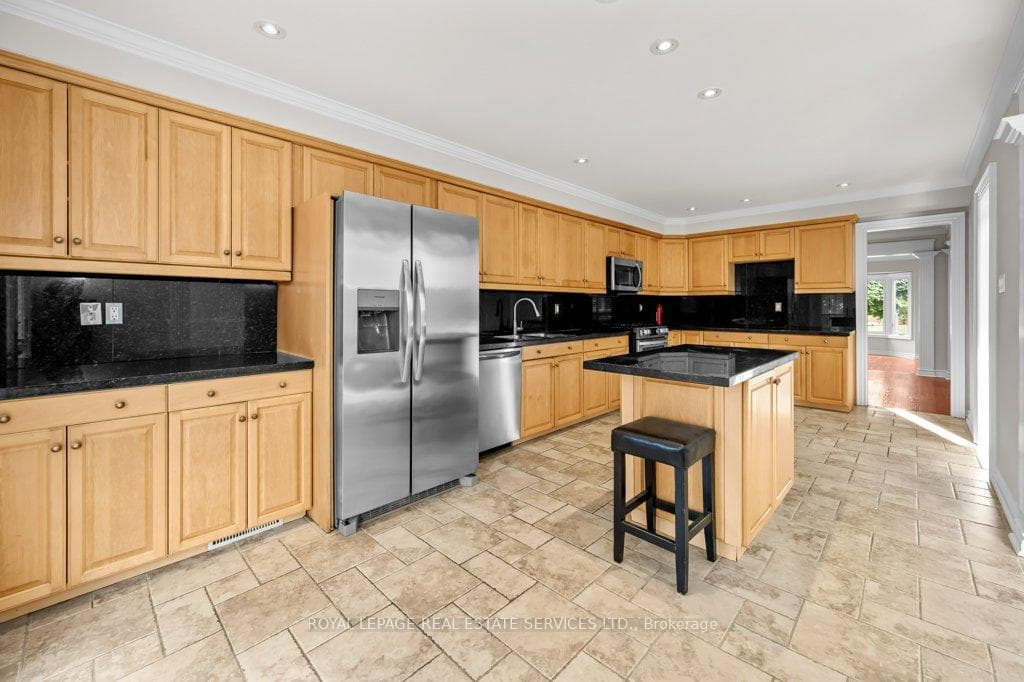 60 River Glen Boulevard photo 8