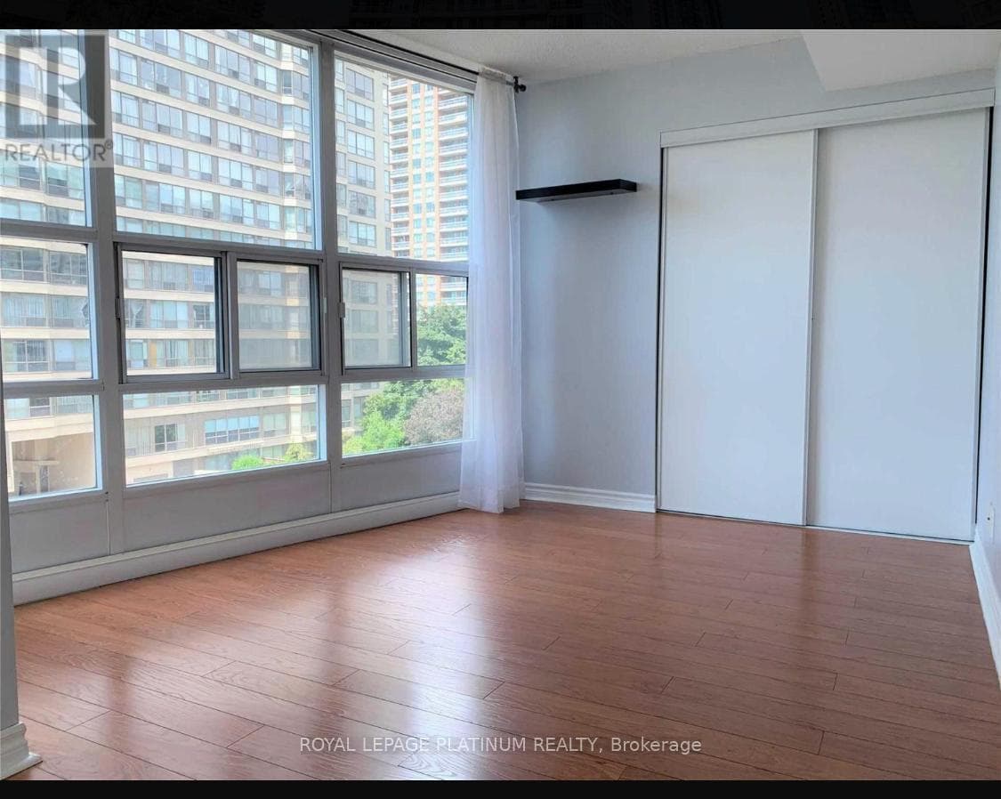33 Elm Drive Unit 405 photo 4