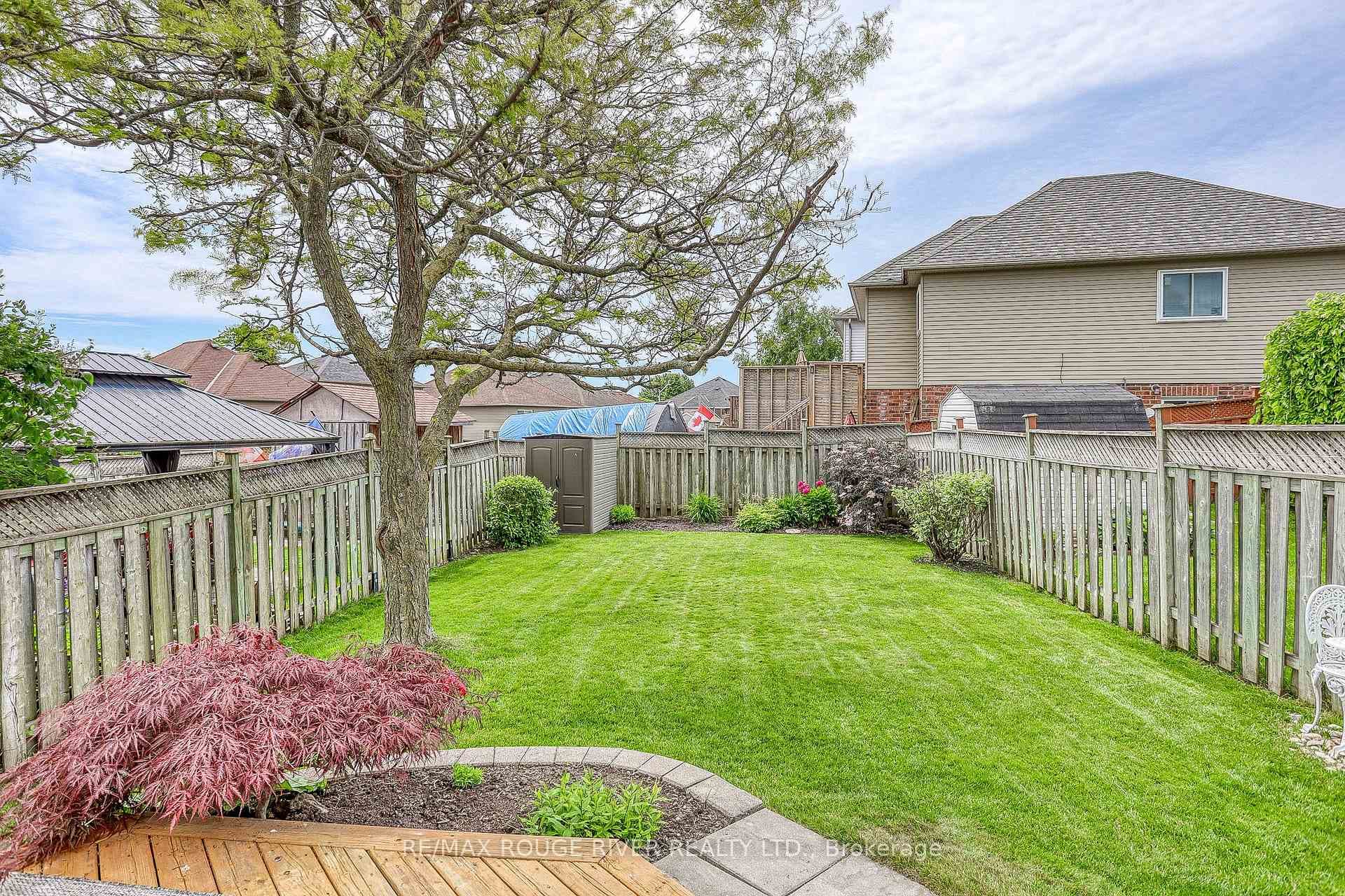 52 Abernethy Crescent photo 36