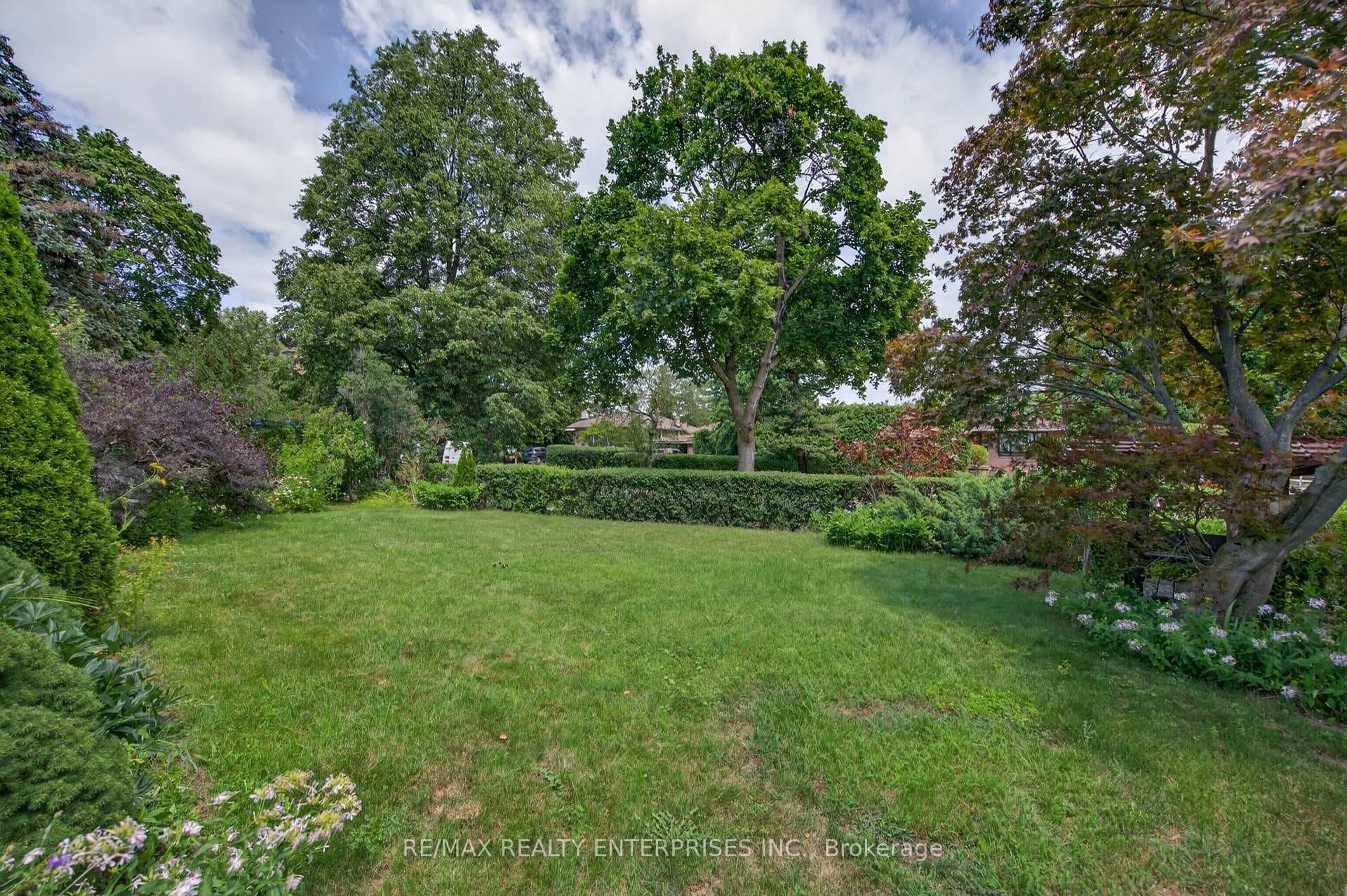 1282 Daimler Road photo 3